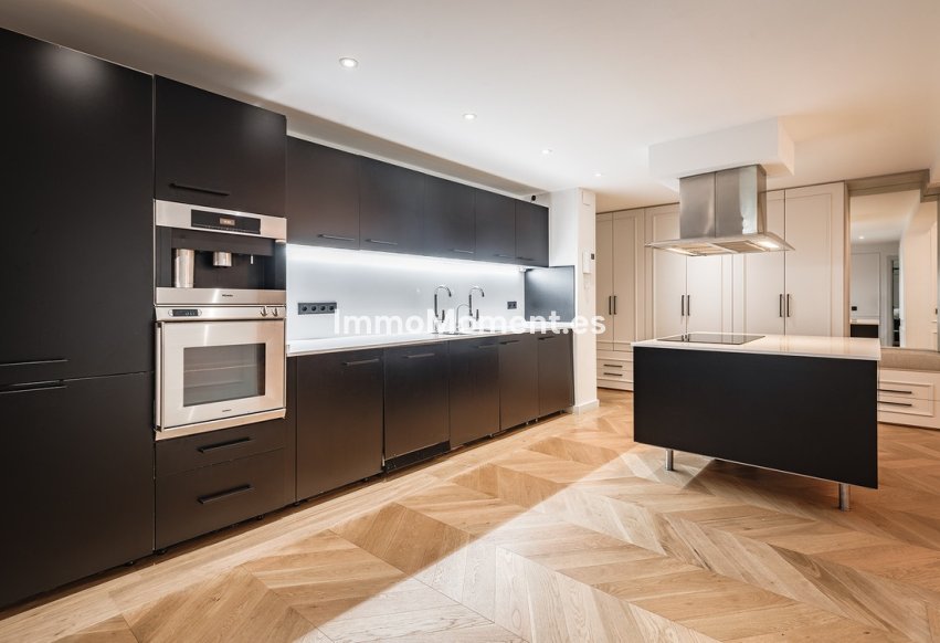 Resale - Apartment - Benahavís - Benahavís Centro