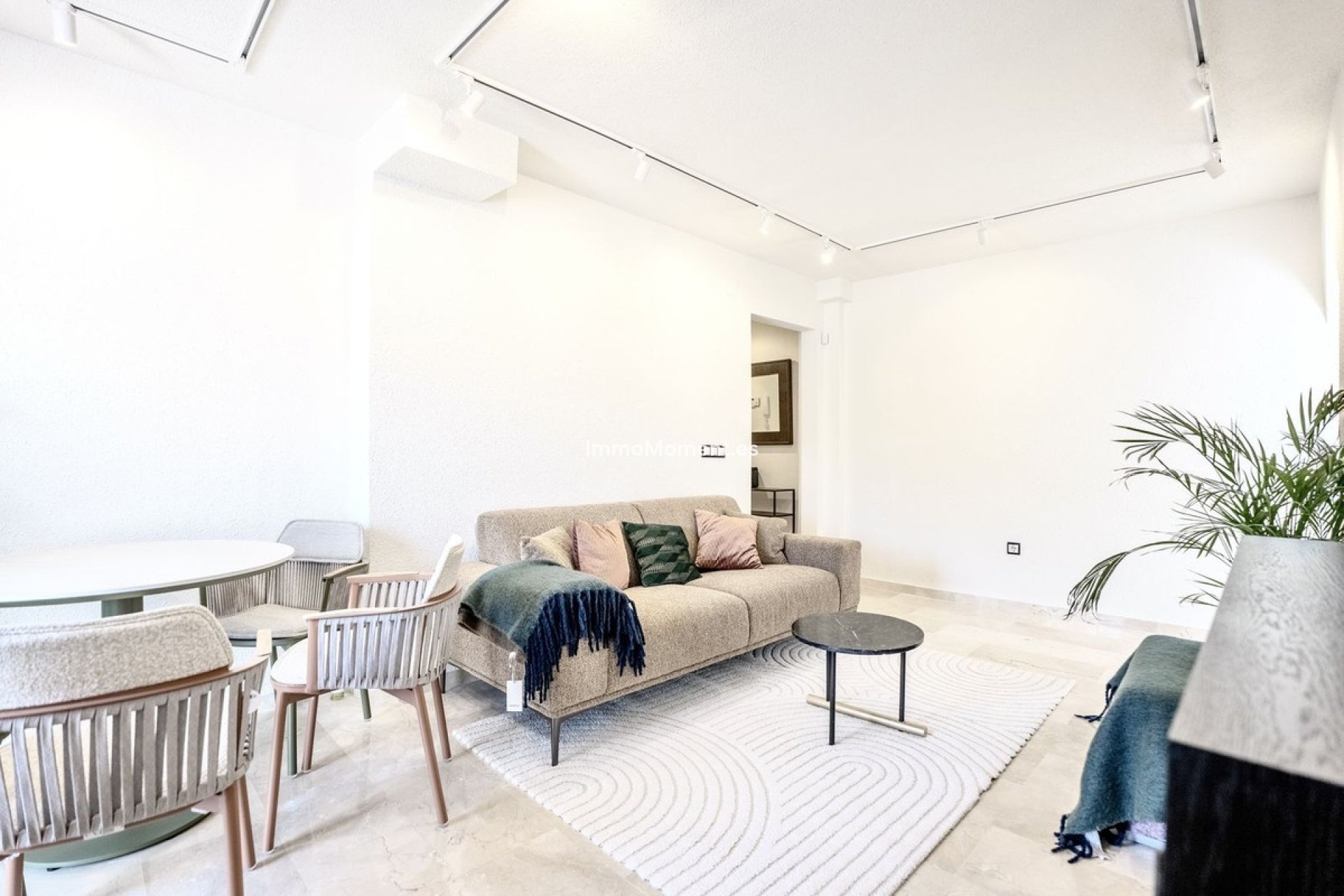 Resale - Apartment - Benahavís - Benahavís Centro