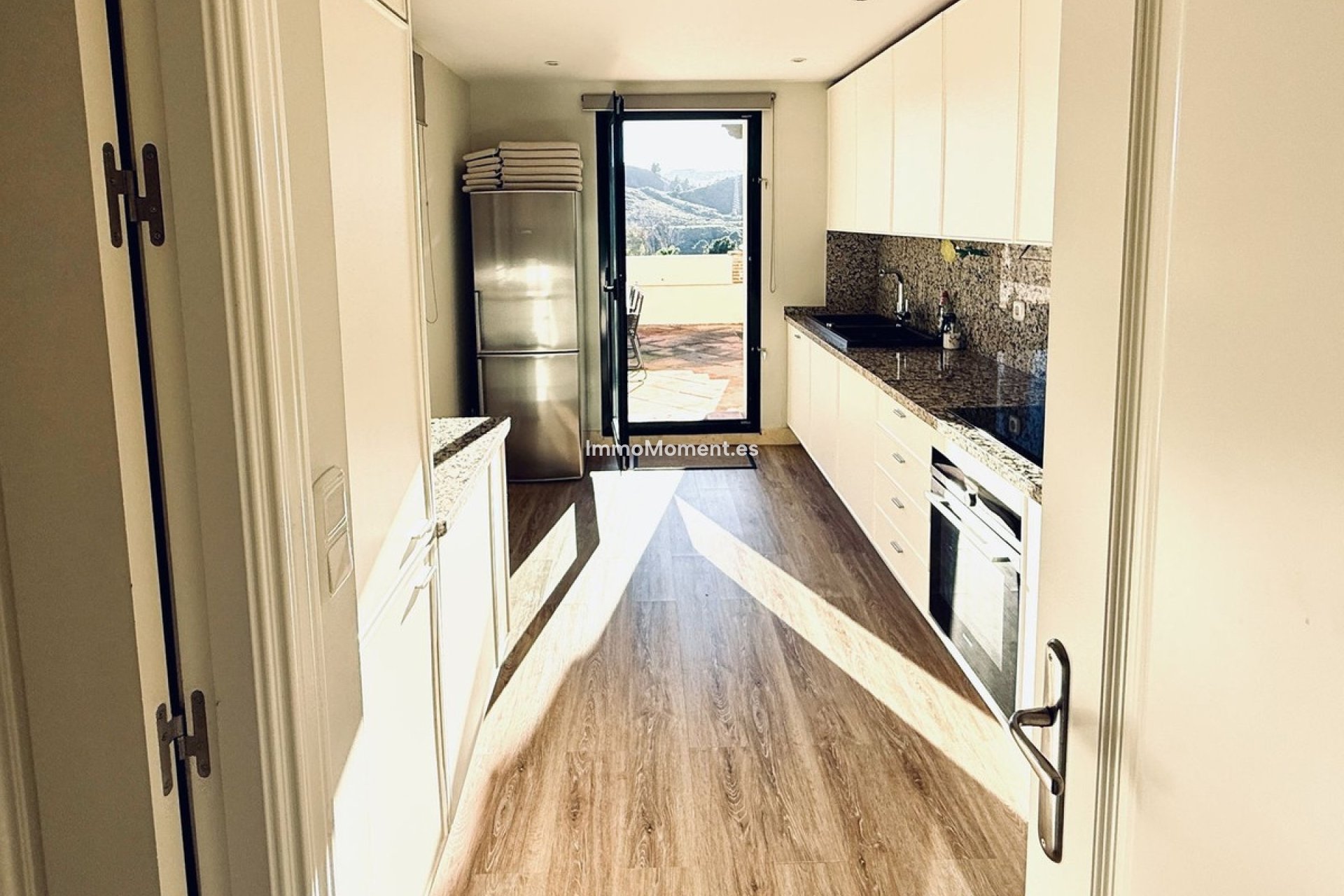 Resale - Apartment - Benahavís - Benahavís Centro