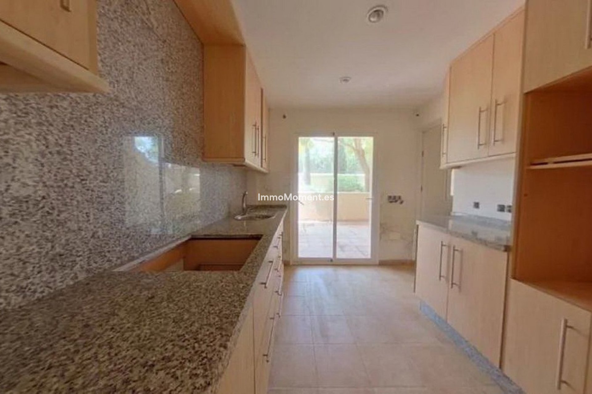 Resale - Apartment - Benahavís - Benahavís Centro