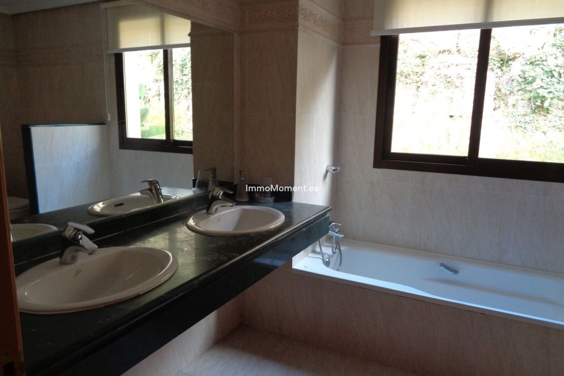 Resale - Apartment - Benahavís - Benahavís Centro