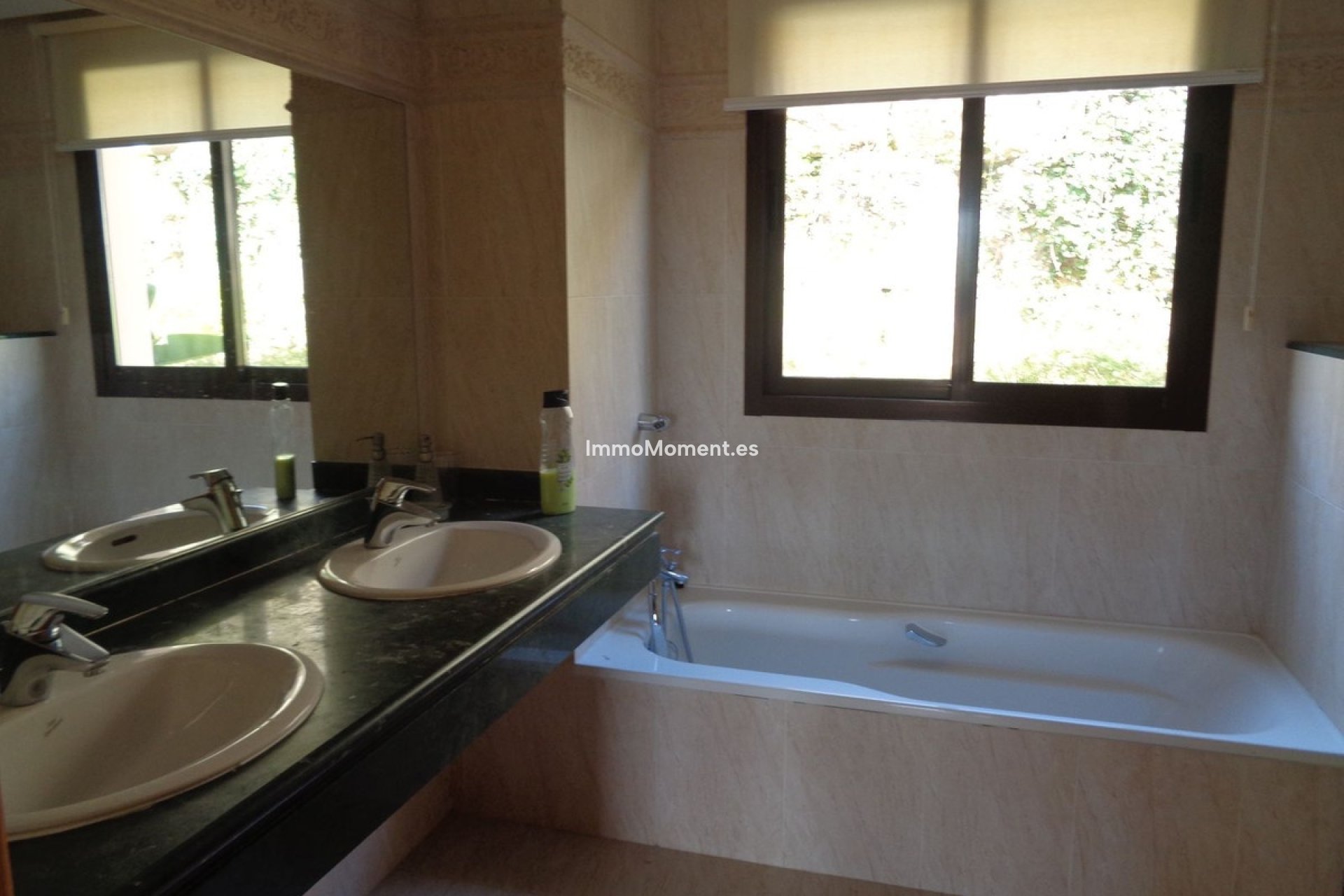 Resale - Apartment - Benahavís - Benahavís Centro