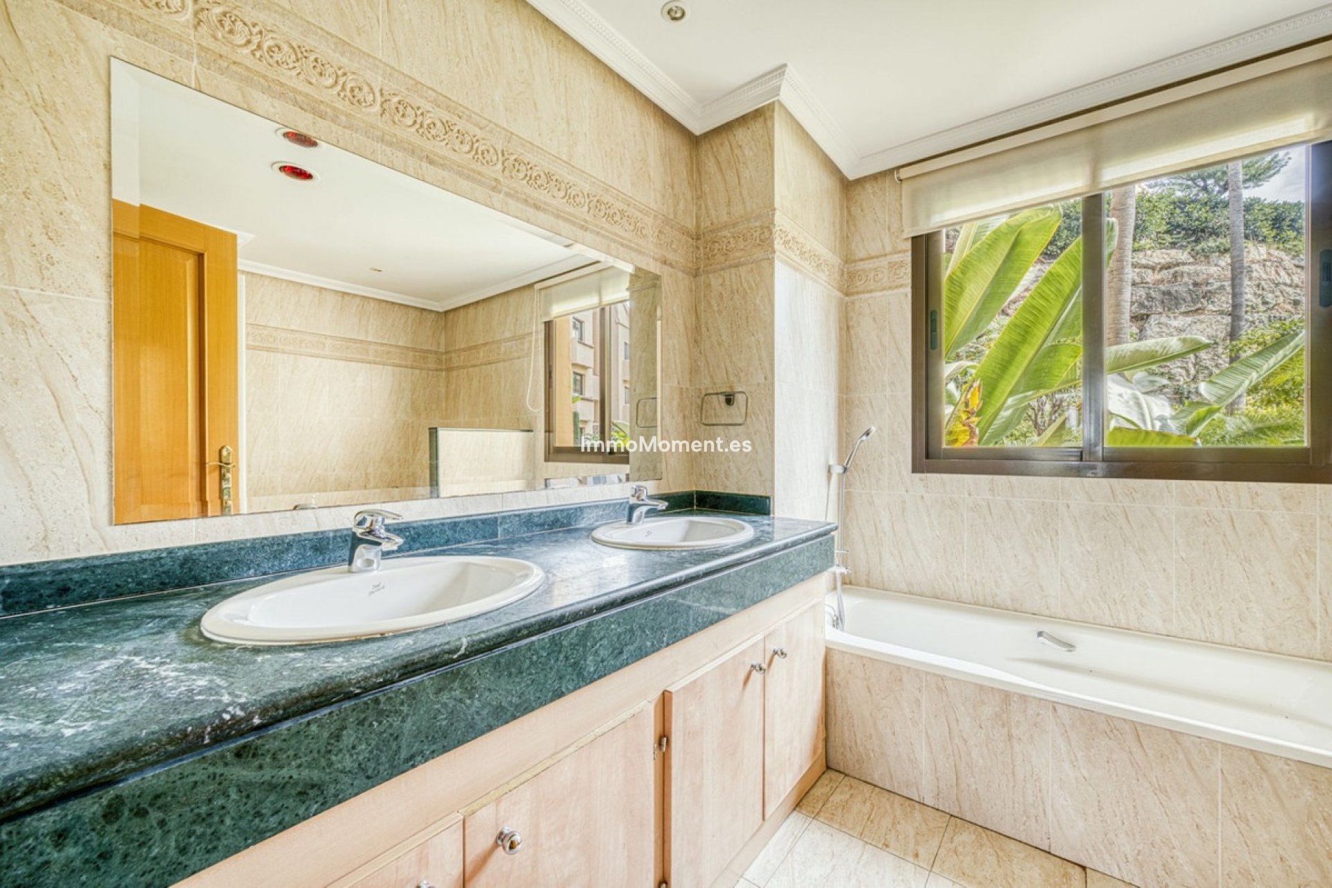 Resale - Apartment - Benahavís - Benahavís Centro