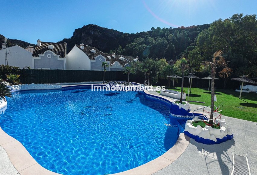 Resale - Apartment - Benahavís - Benahavís Centro