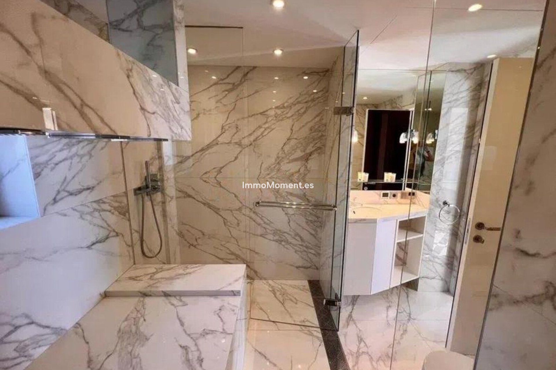 Resale - Apartment - Benahavís - Benahavís Centro