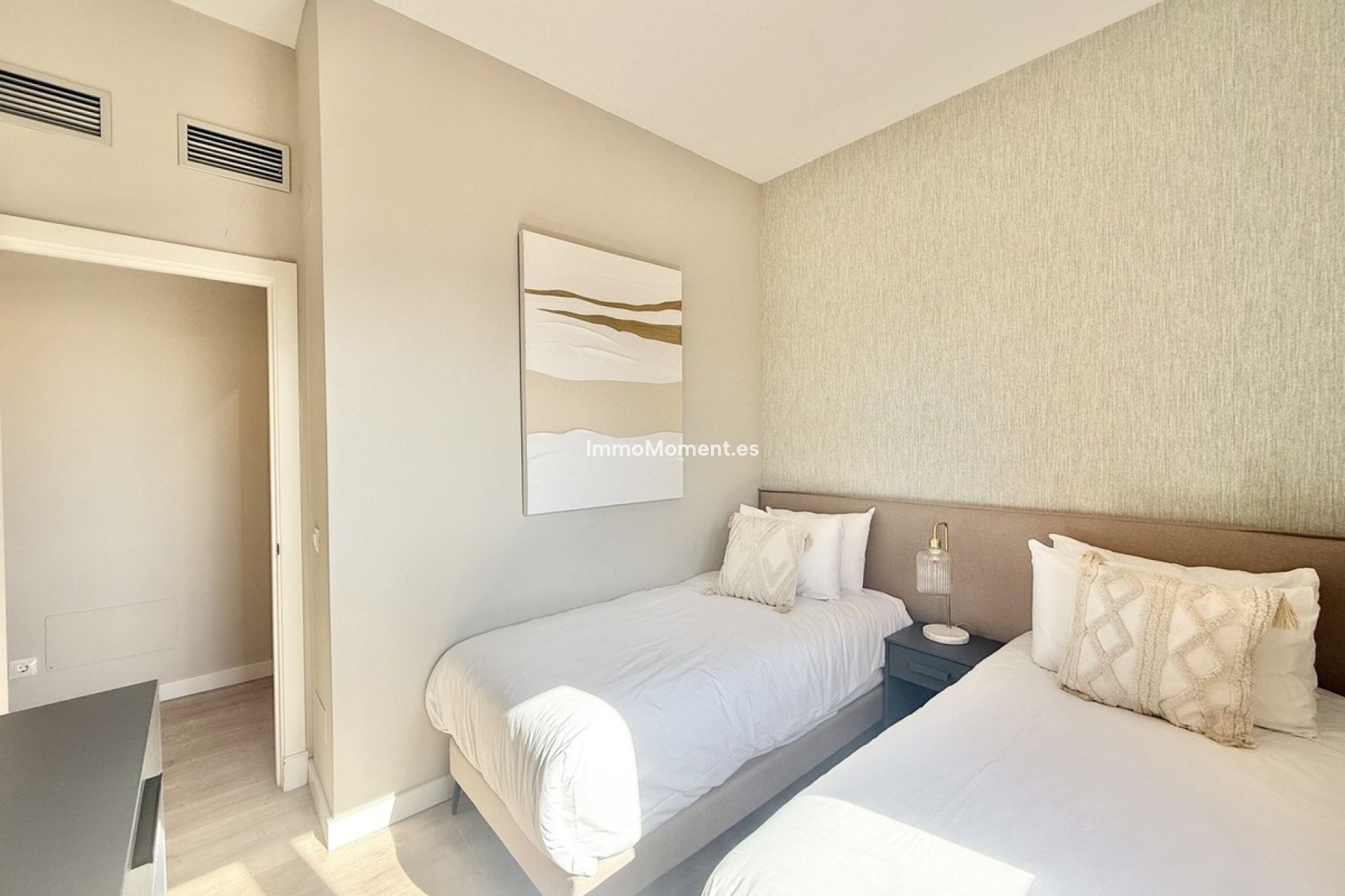 Resale - Apartment - Benahavís - Benahavís Centro