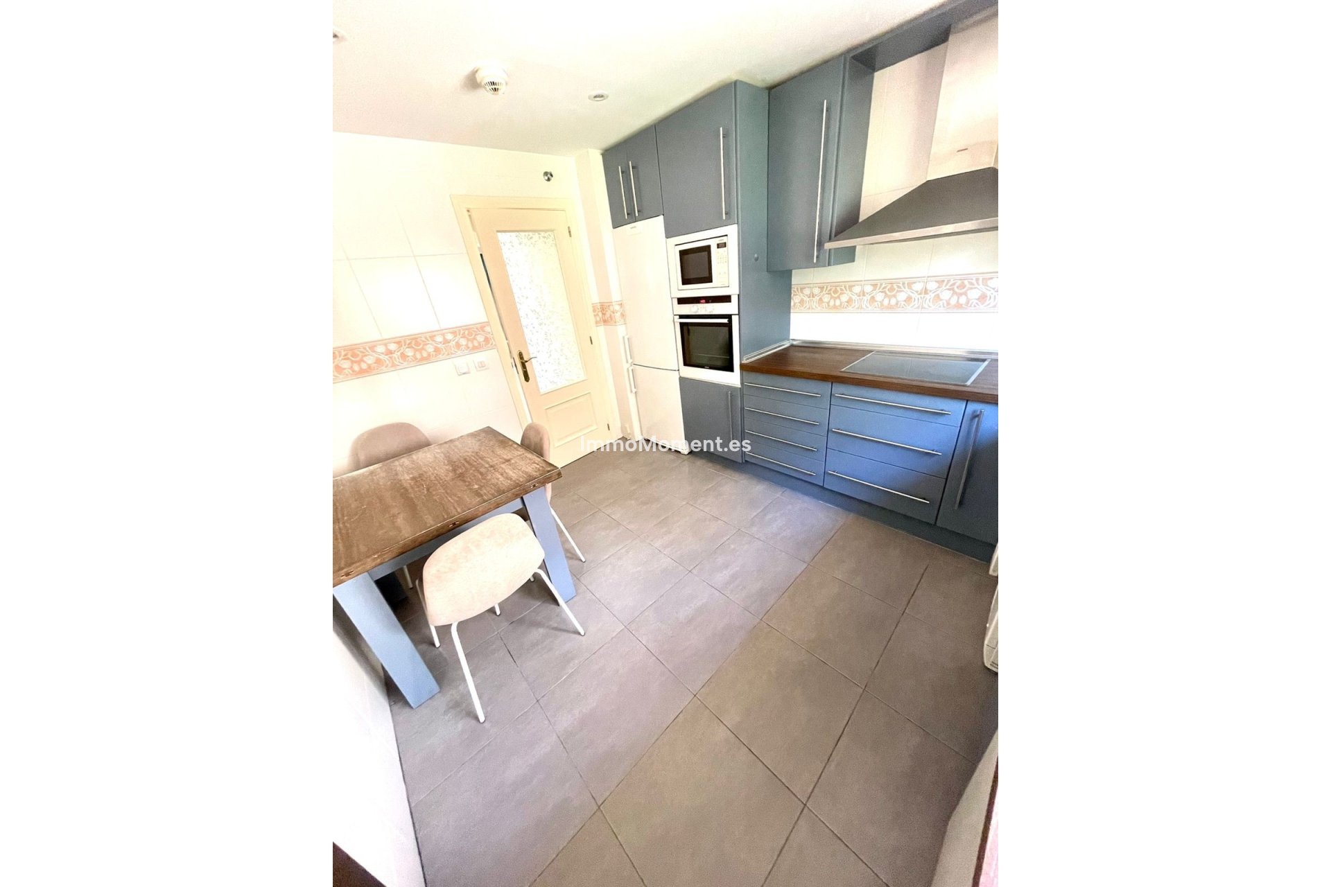 Resale - Apartment - Benahavís - Benahavís Centro