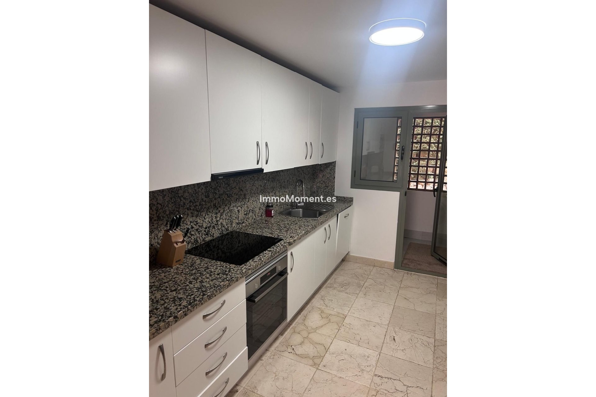 Resale - Apartment - Benahavís - Benahavís Centro