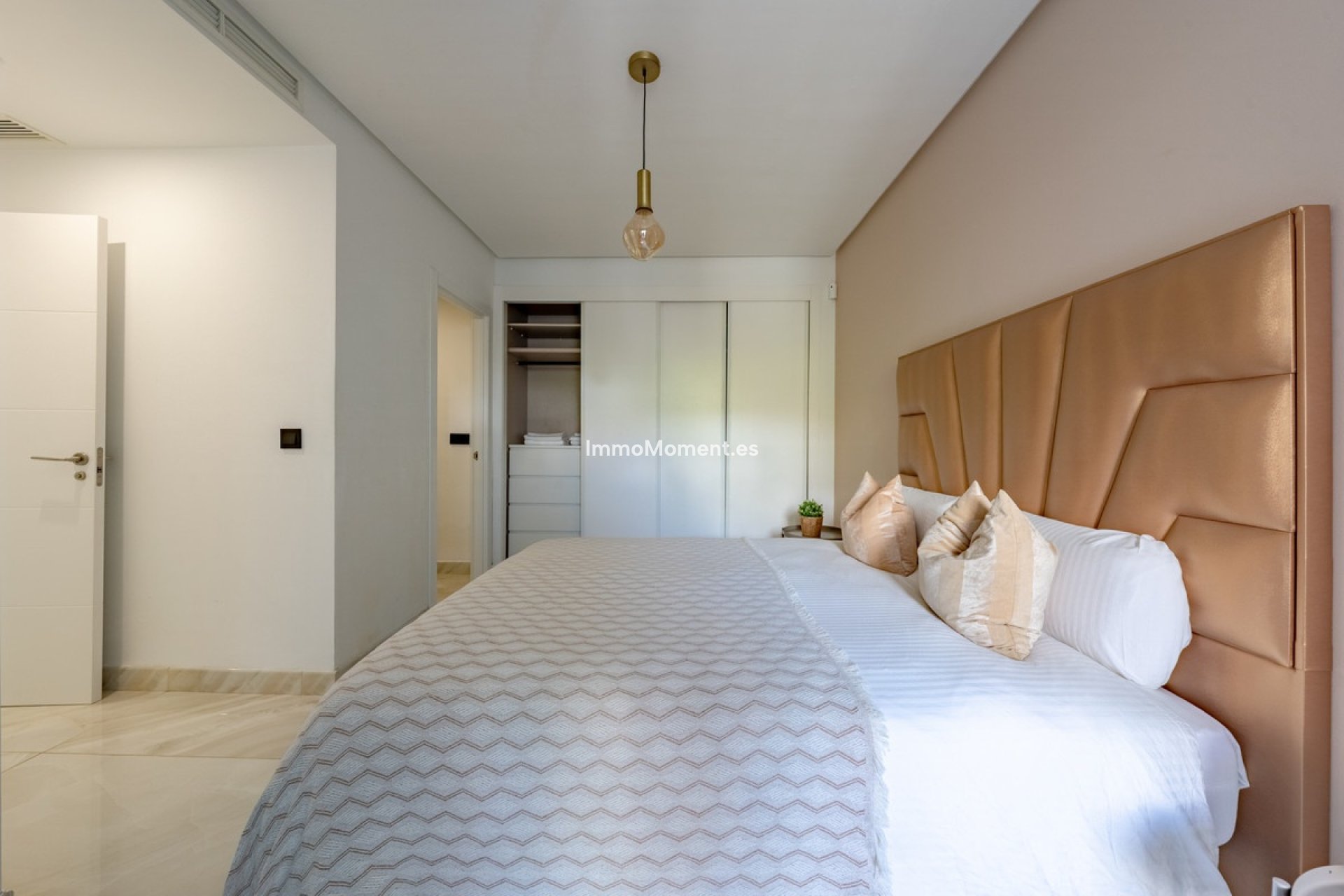 Resale - Apartment - Benahavís - Benahavís Centro