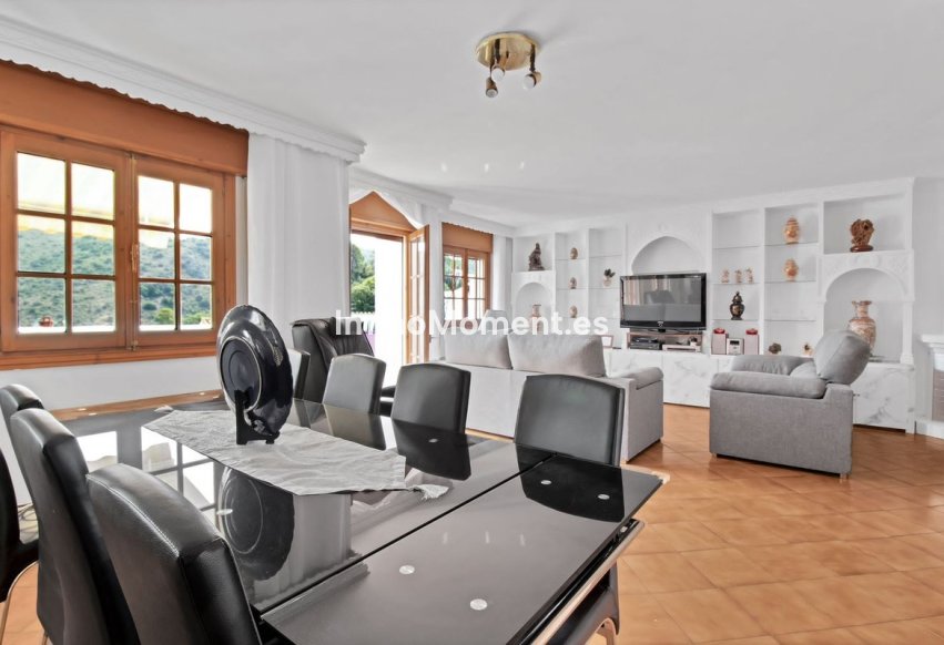 Resale - Apartment - Benahavís - Benahavís Centro