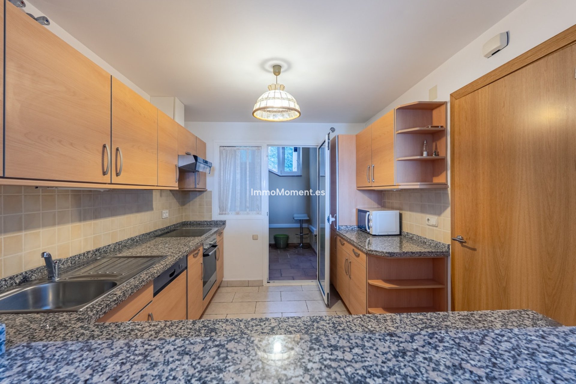 Resale - Apartment - Benahavís - Benahavís Centro