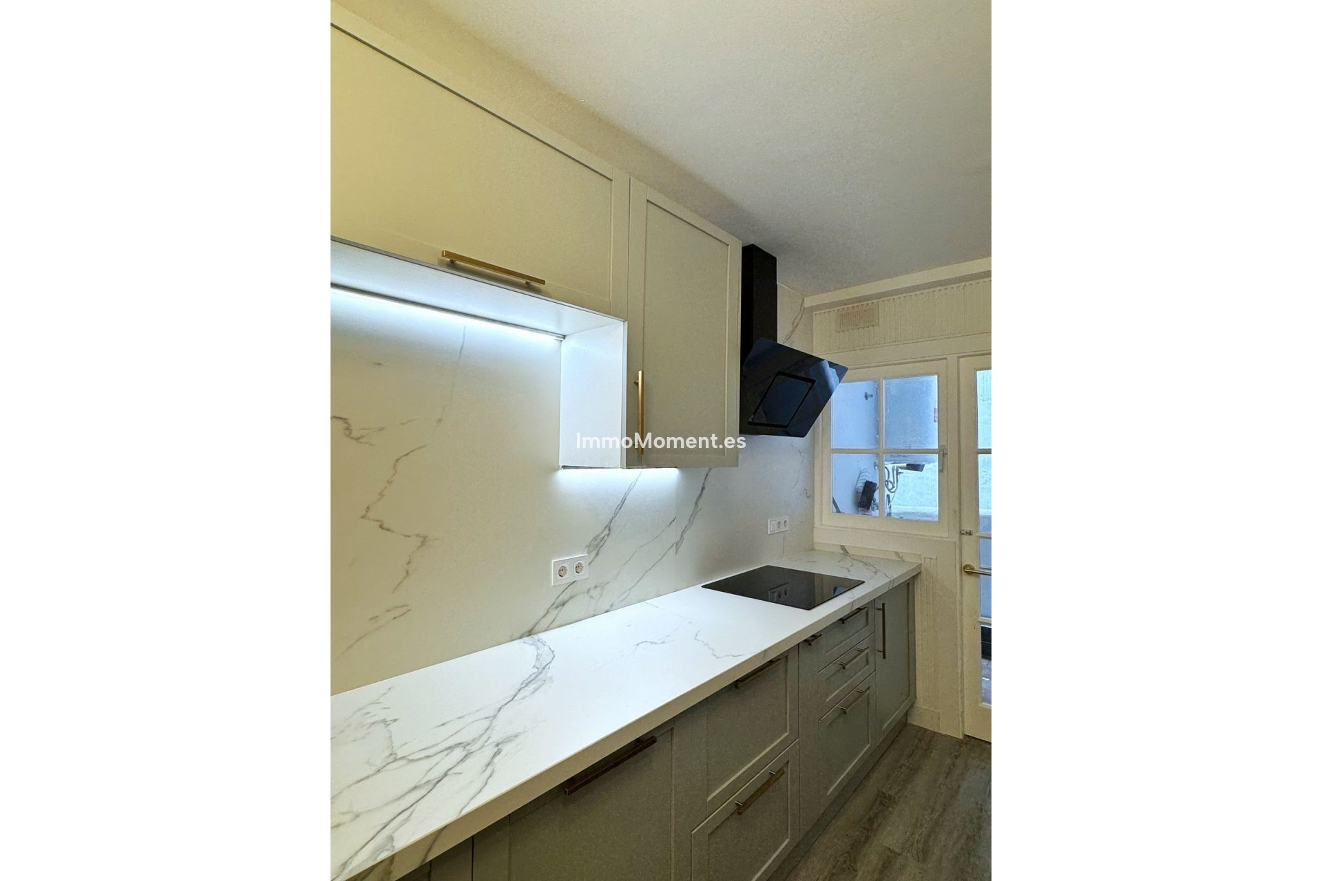 Resale - Apartment - Benahavís - Benahavís Centro