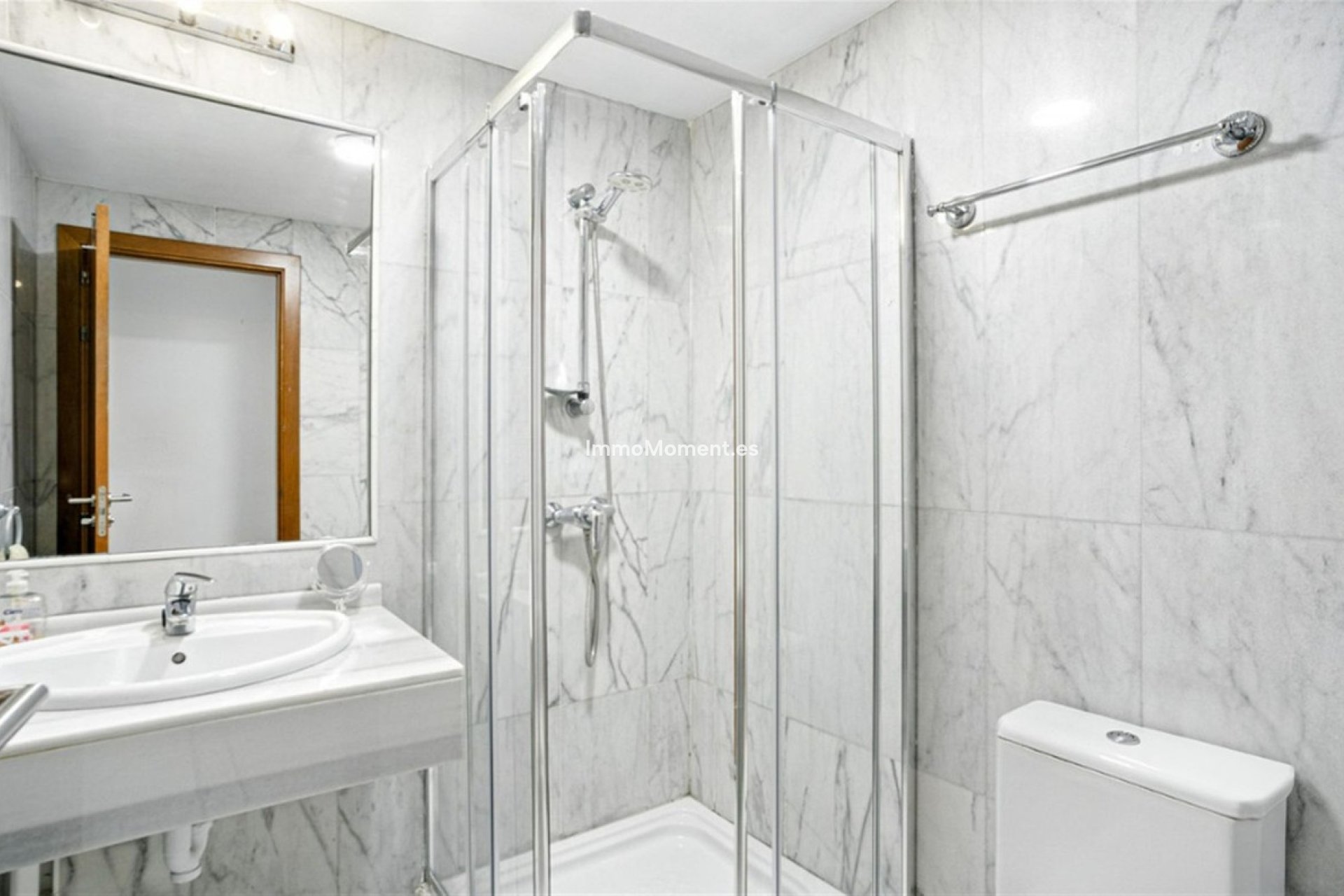 Resale - Apartment - Benahavís - Benahavís Centro