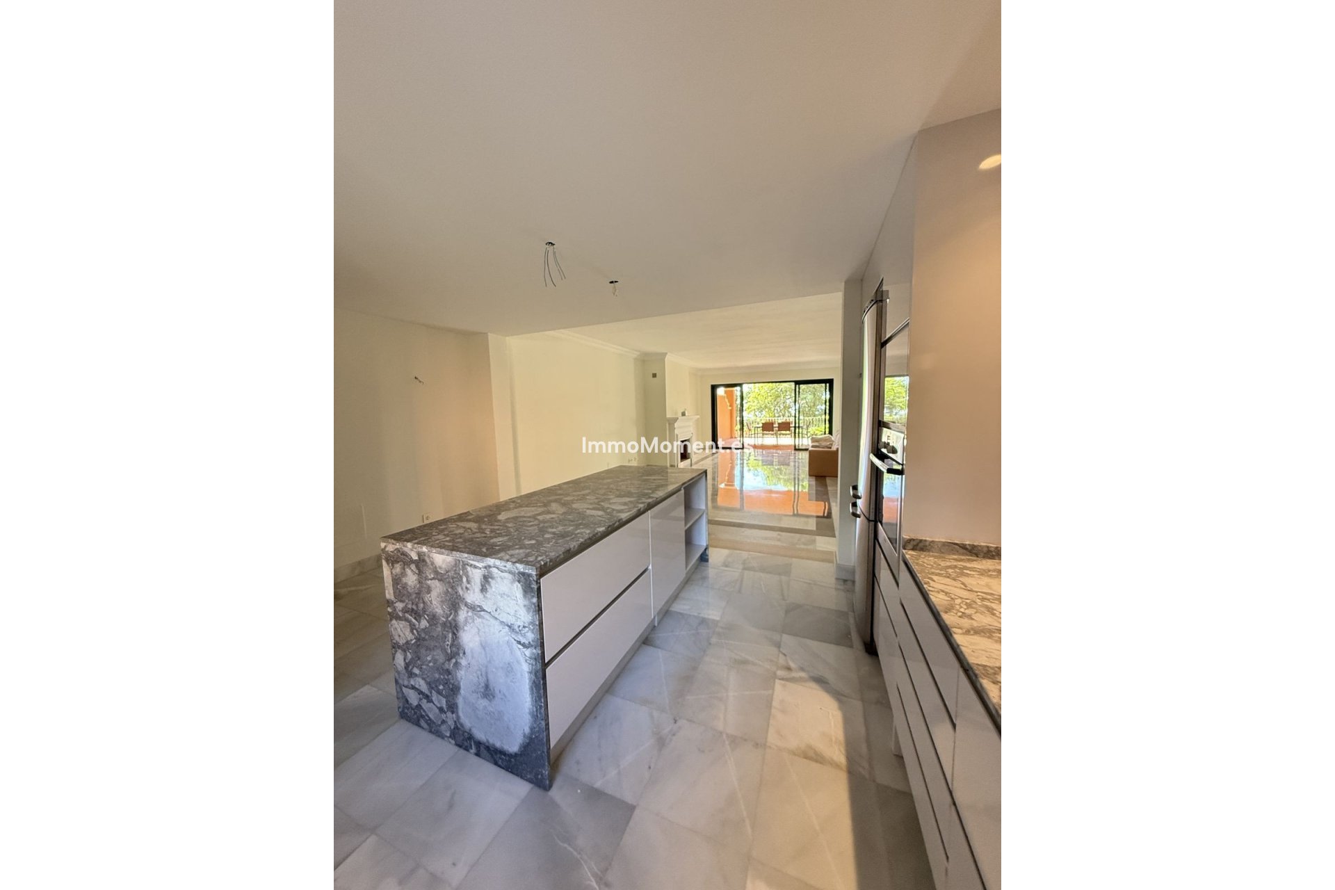 Resale - Apartment - Benahavís - Benahavís Centro