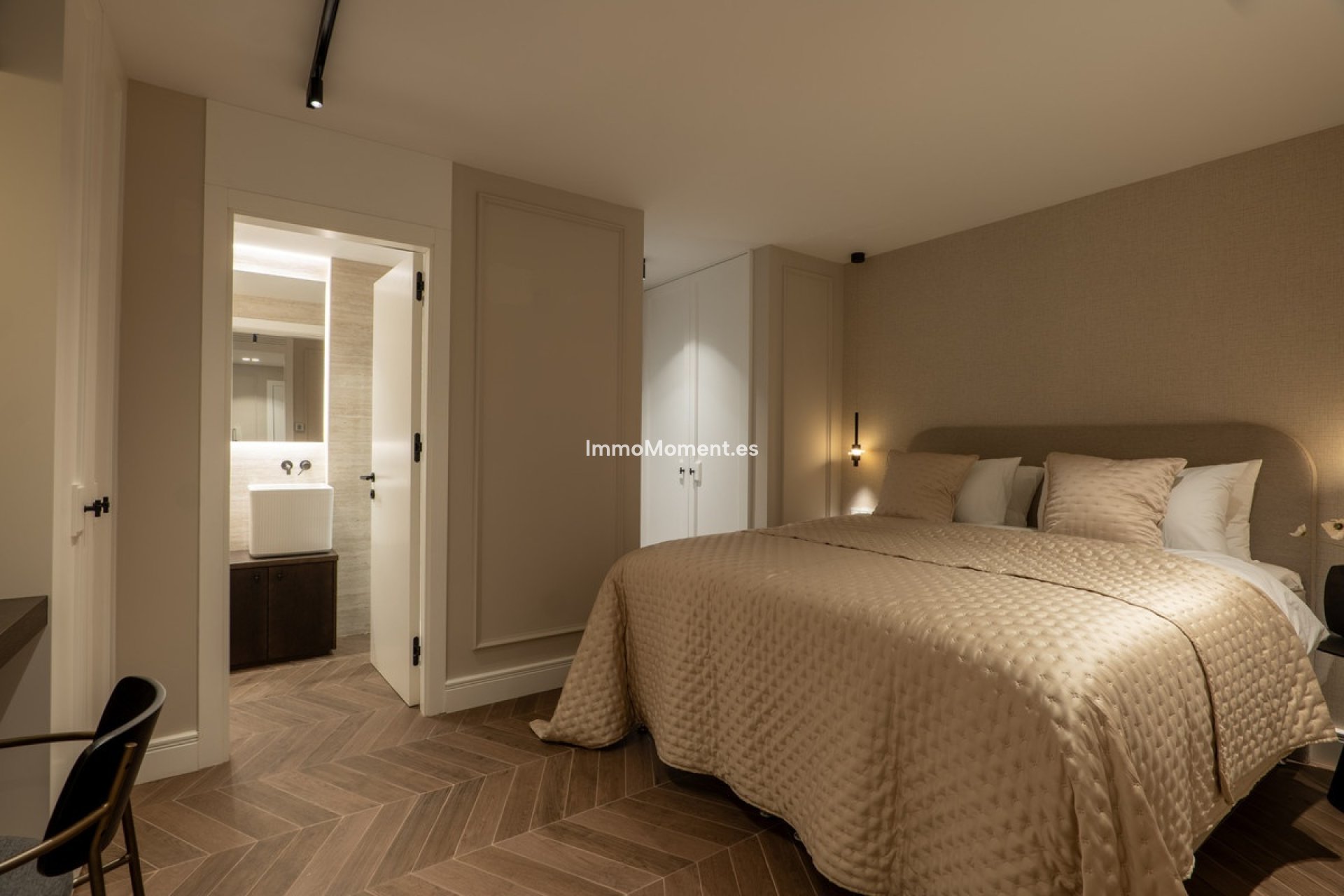 Resale - Apartment - Benahavís - Benahavís Centro