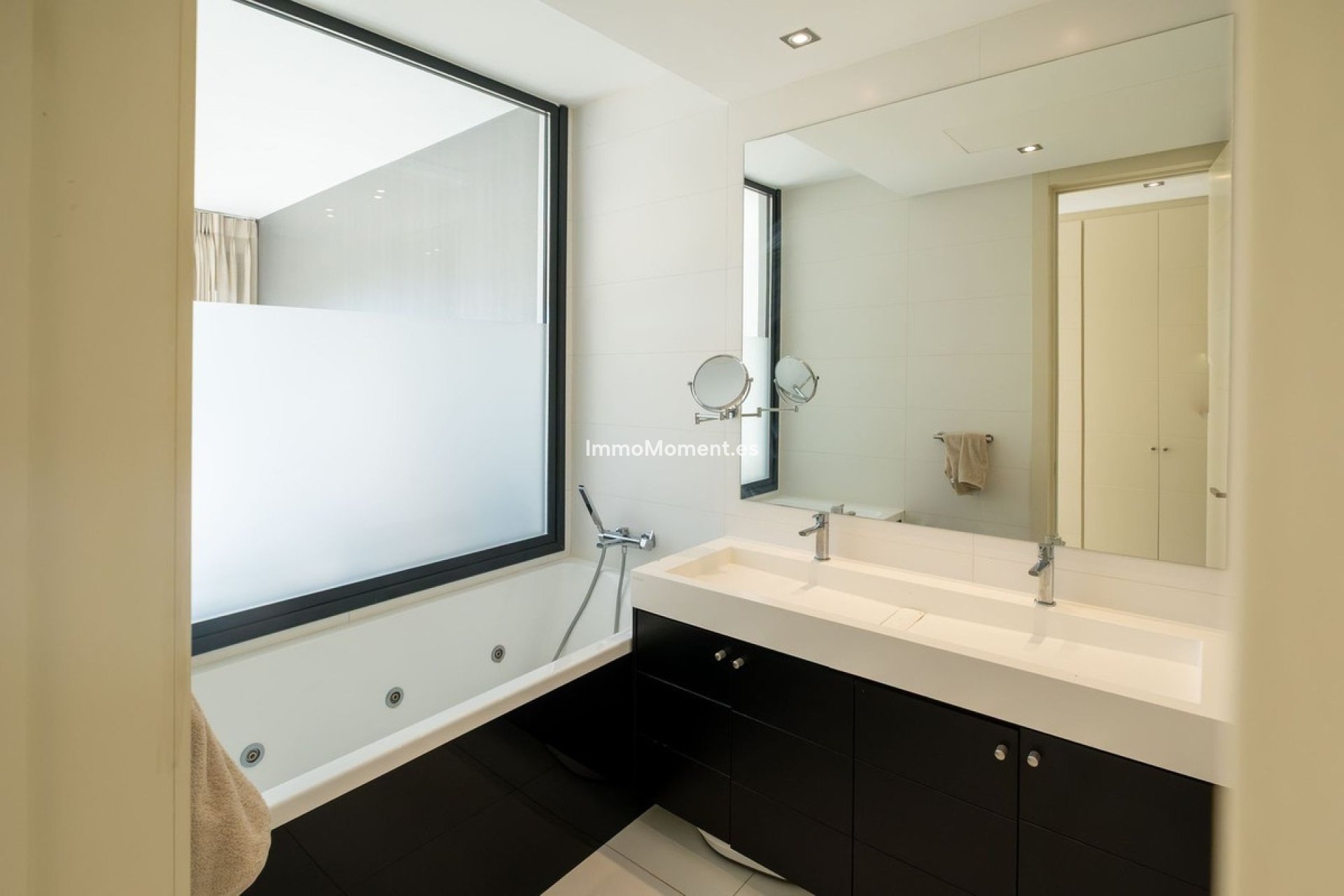 Resale - Apartment - Benahavís - Benahavís Centro