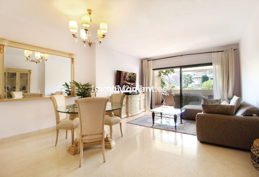 Resale - Apartment - Benahavís - Benahavís Centro