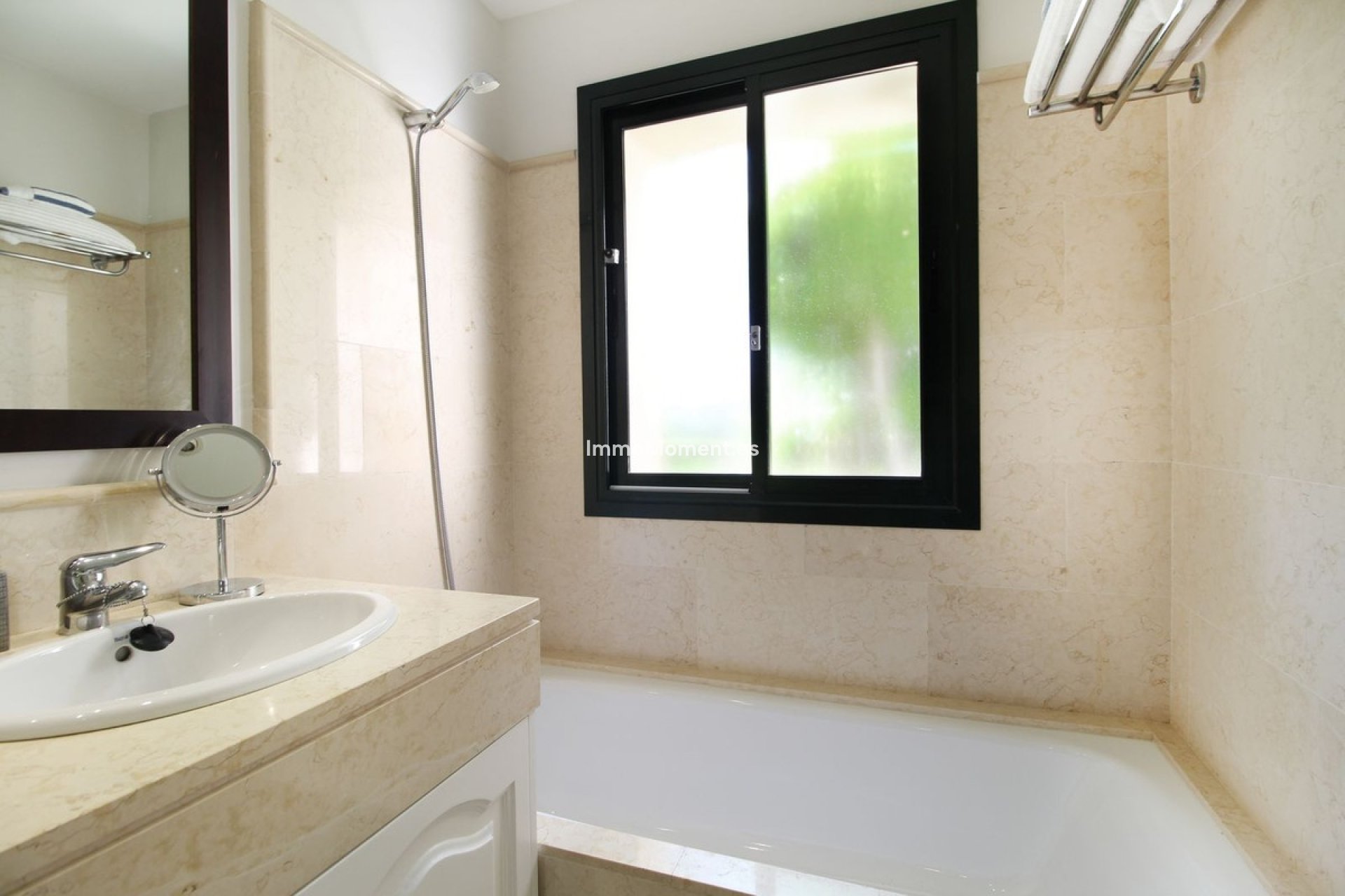 Resale - Apartment - Benahavís - Benahavís Centro