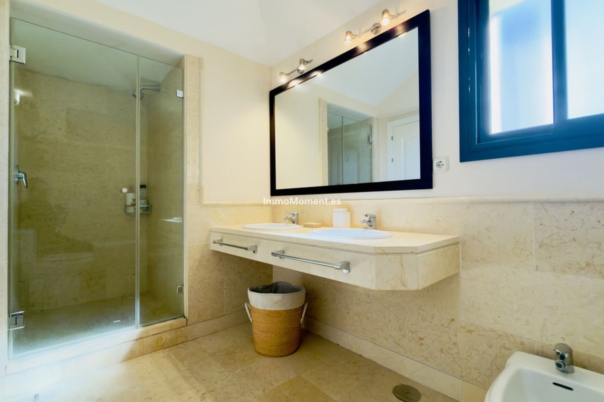 Resale - Apartment - Benahavís - Benahavís Centro