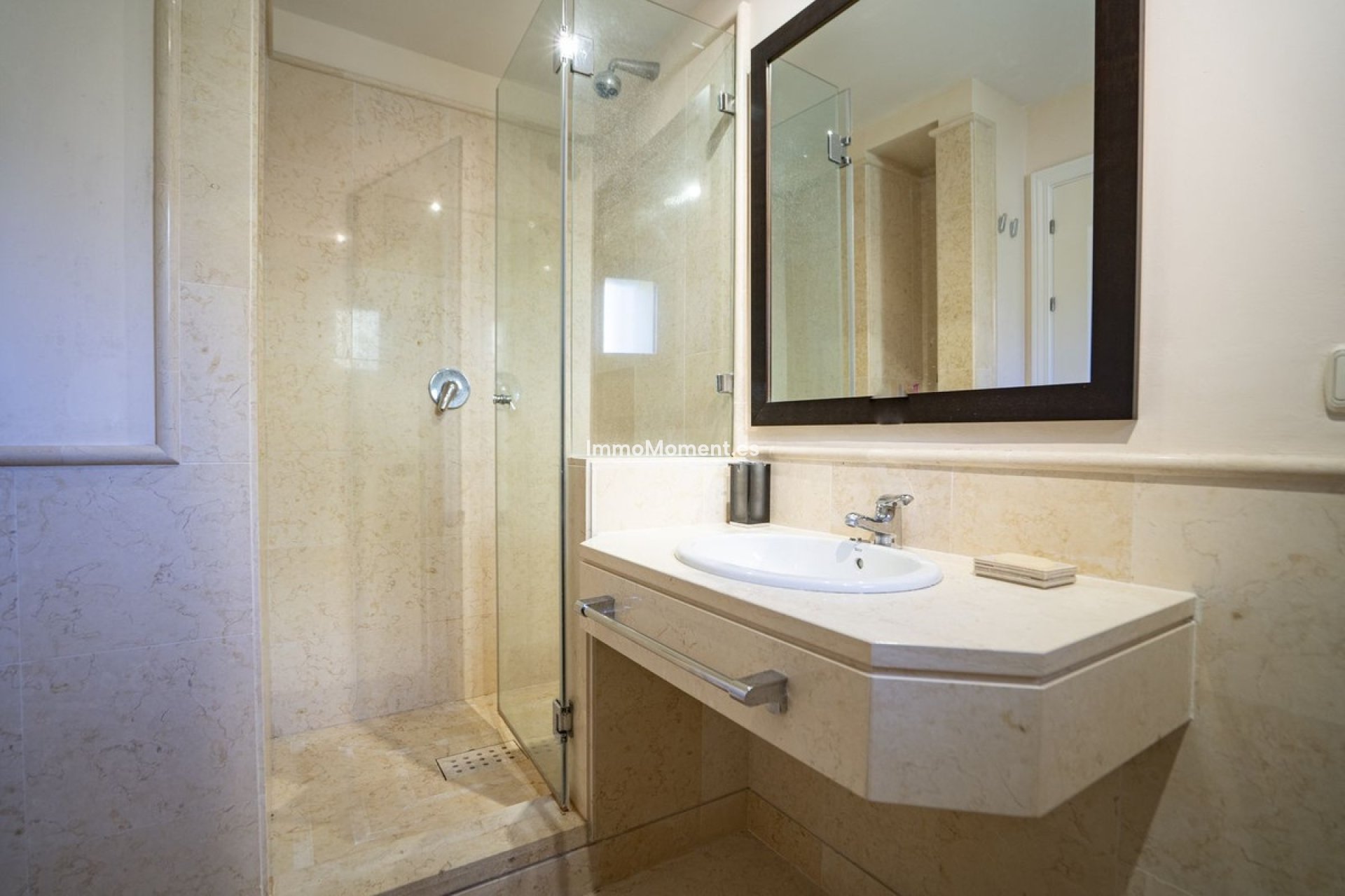 Resale - Apartment - Benahavís - Benahavís Centro