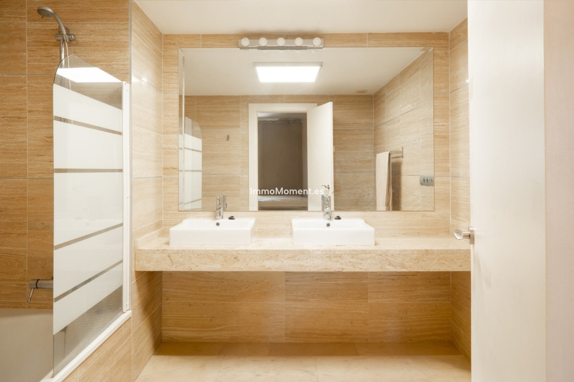 Resale - Apartment - Benahavís - Benahavís Centro