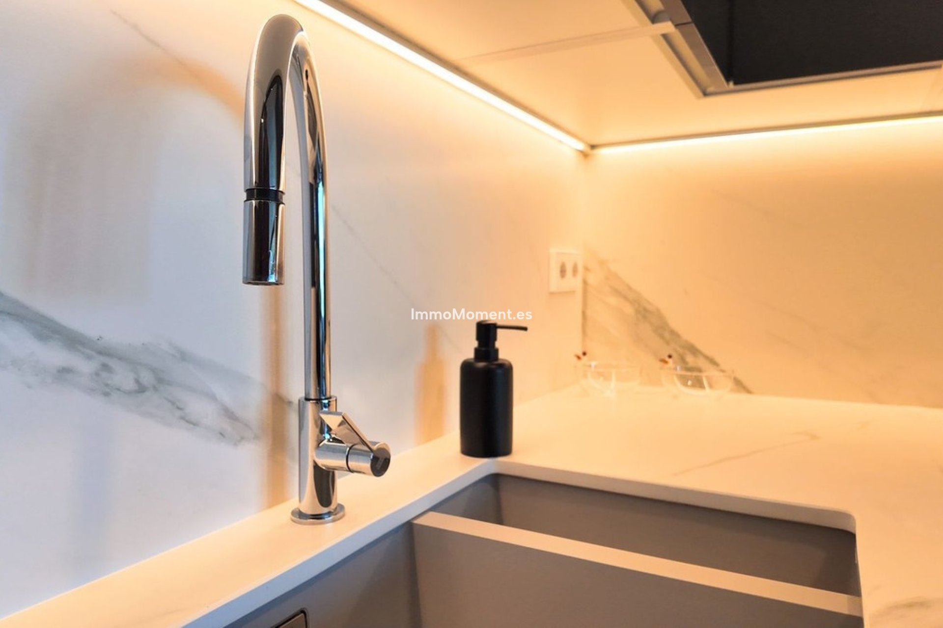 Resale - Apartment - Benahavís - Benahavís Centro