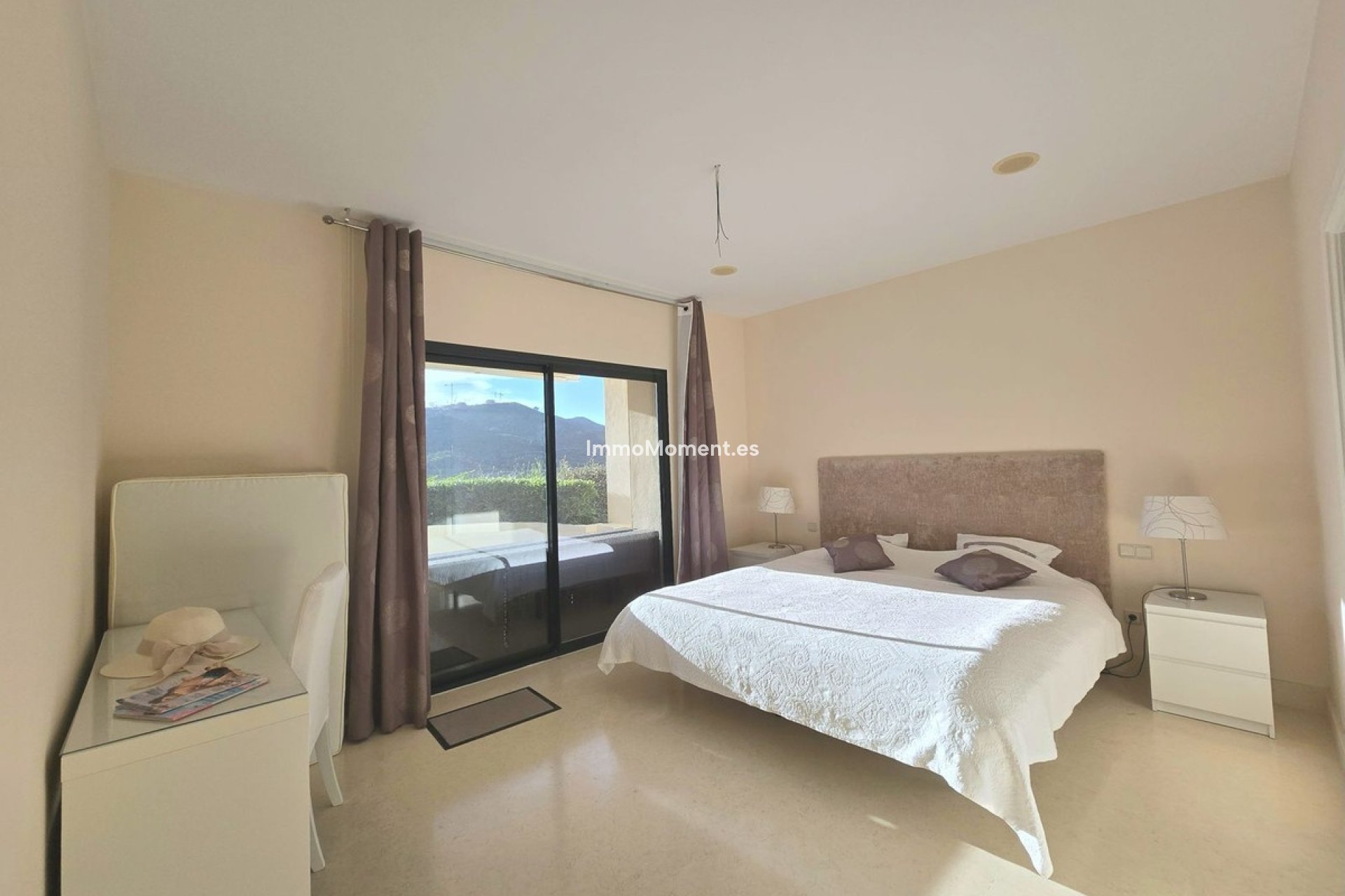 Resale - Apartment - Benahavís - Benahavís Centro