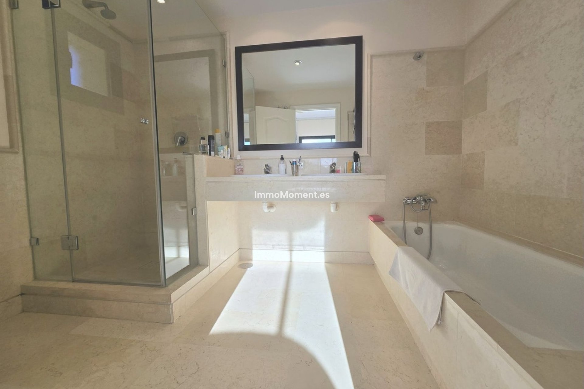 Resale - Apartment - Benahavís - Benahavís Centro
