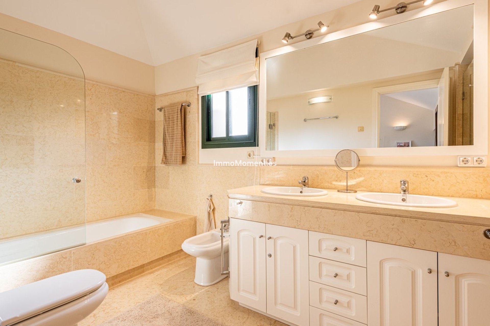 Resale - Apartment - Benahavís - Benahavís Centro
