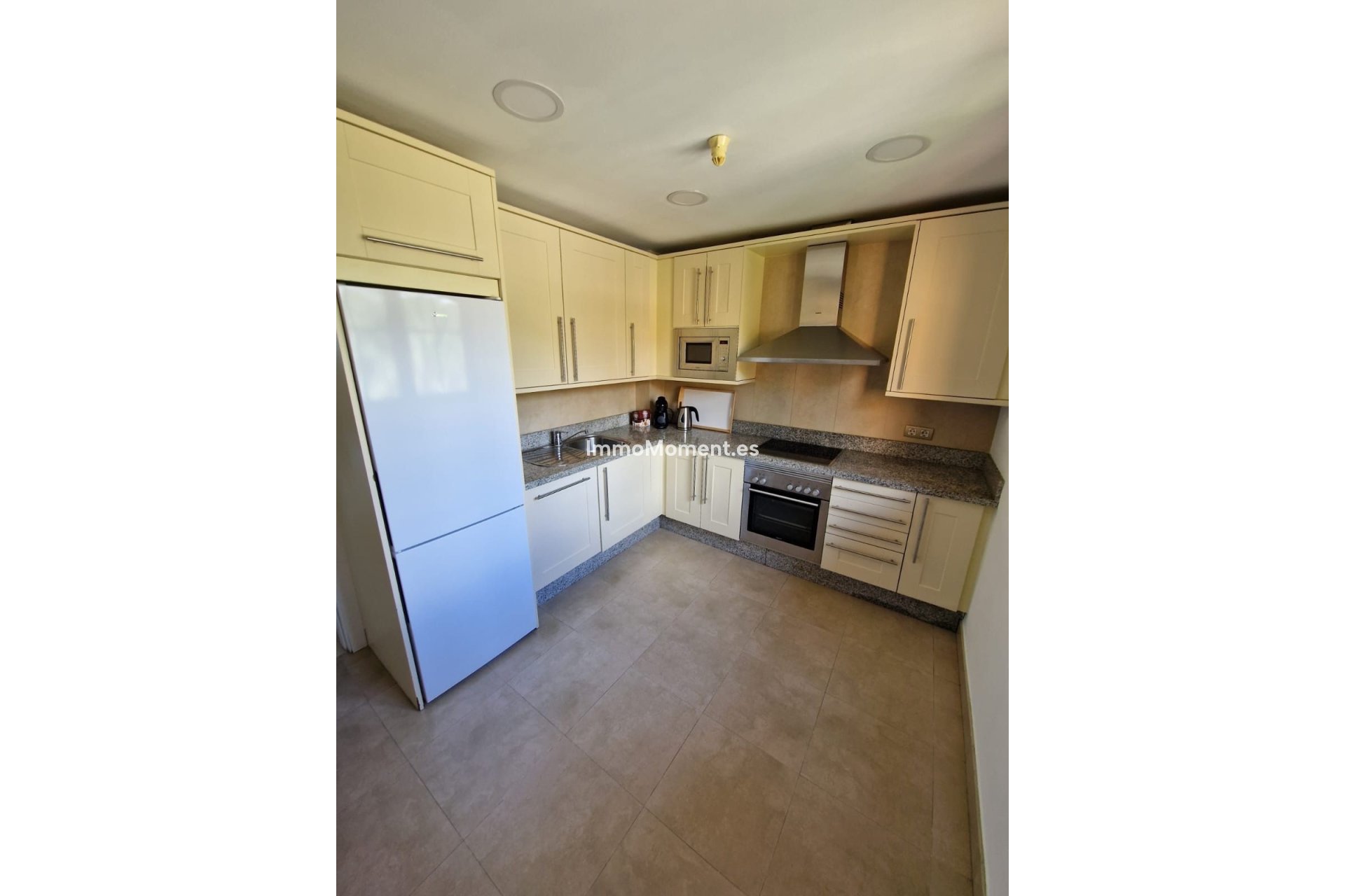 Resale - Apartment - Benahavís - Benahavís Centro