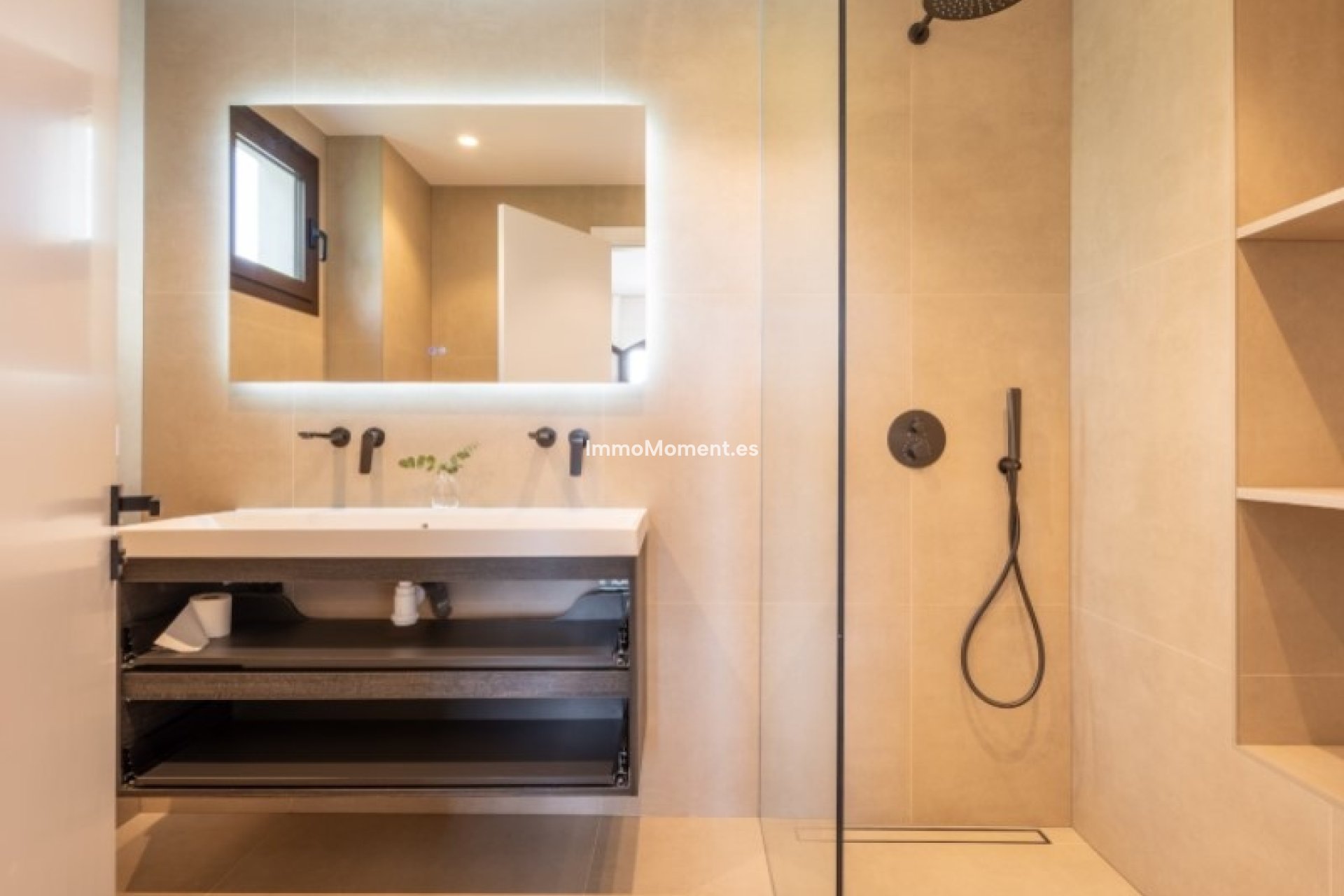 Resale - Apartment - Benahavís - Benahavís Centro