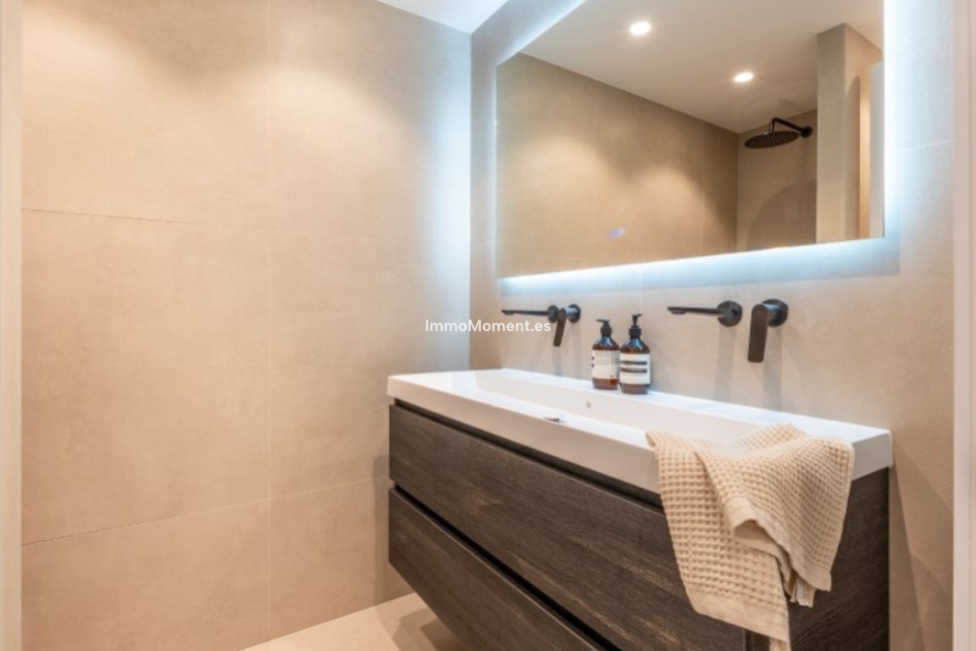Resale - Apartment - Benahavís - Benahavís Centro