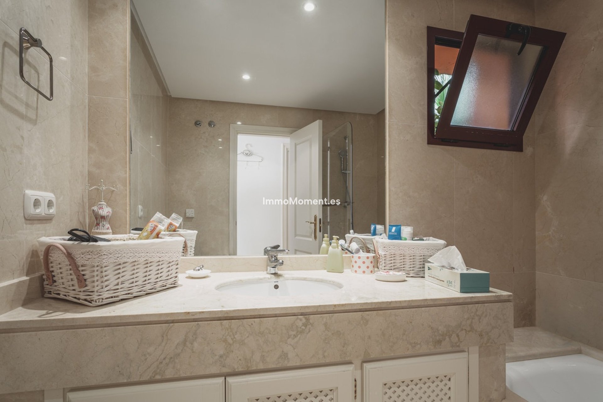 Resale - Apartment - Benahavís - Benahavís Centro