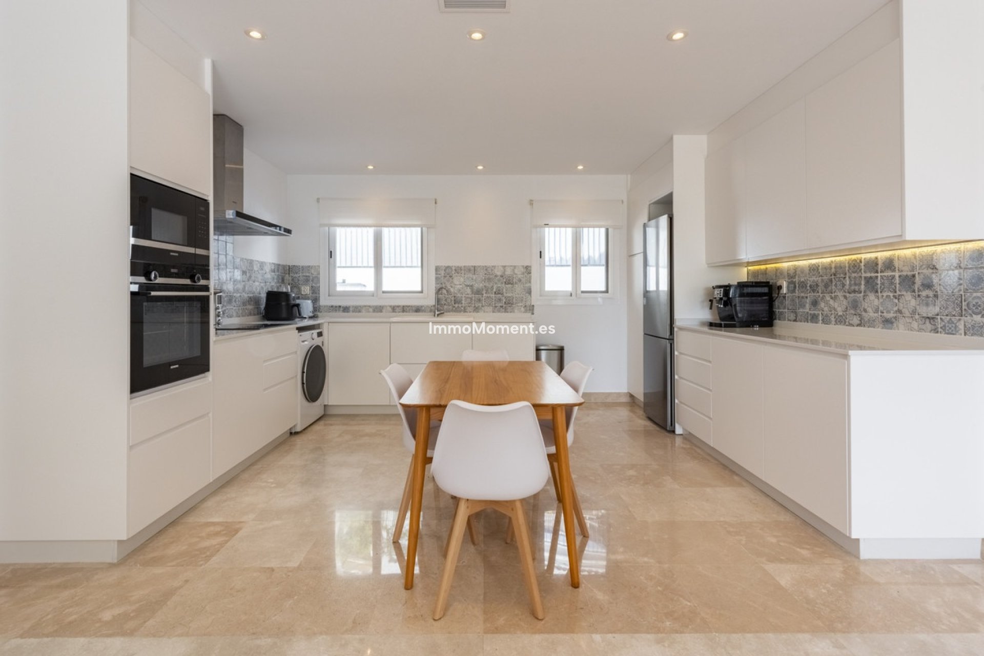 Resale - Apartment - Benahavís - Benahavís Centro