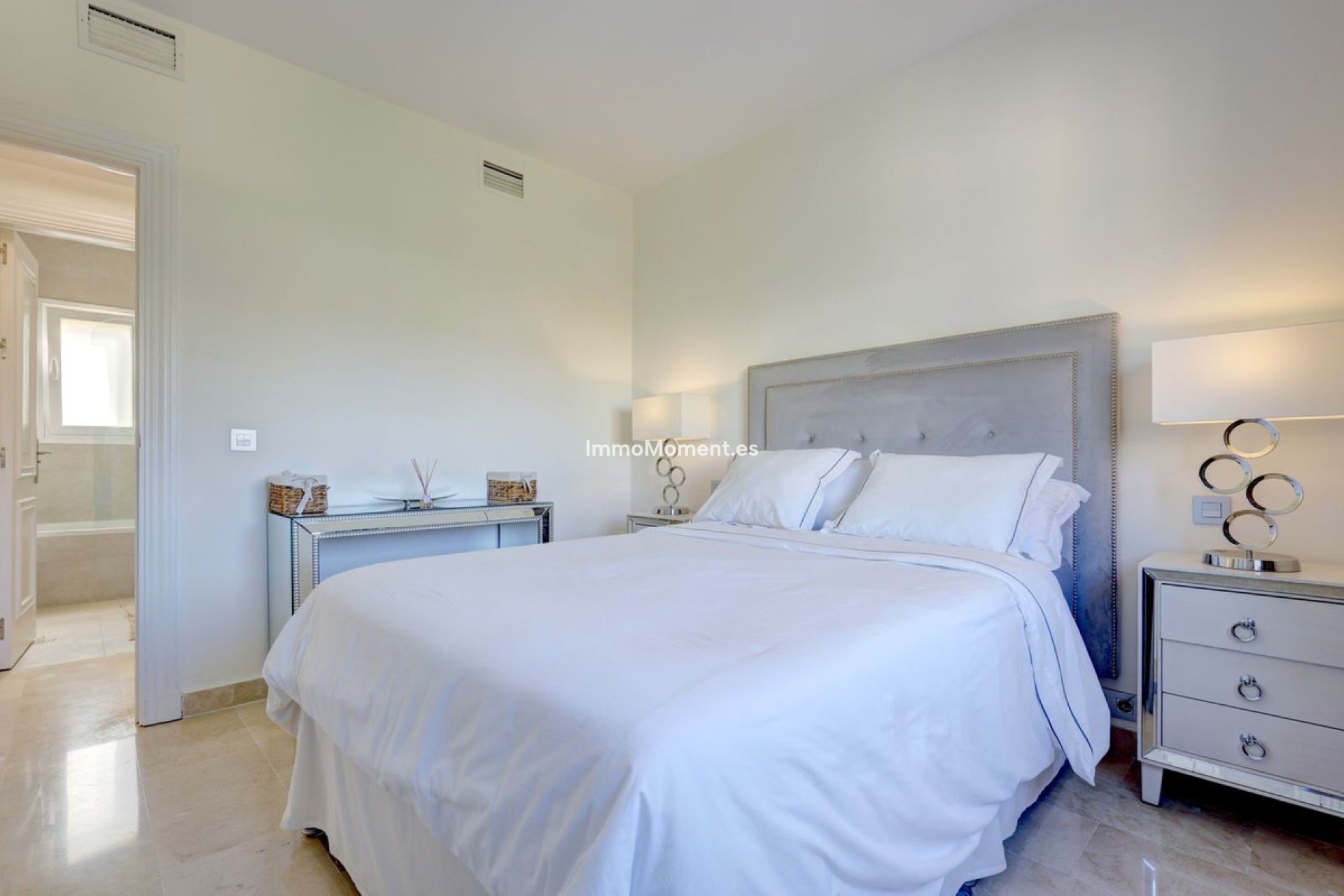 Resale - Apartment - Benahavís - La Quinta