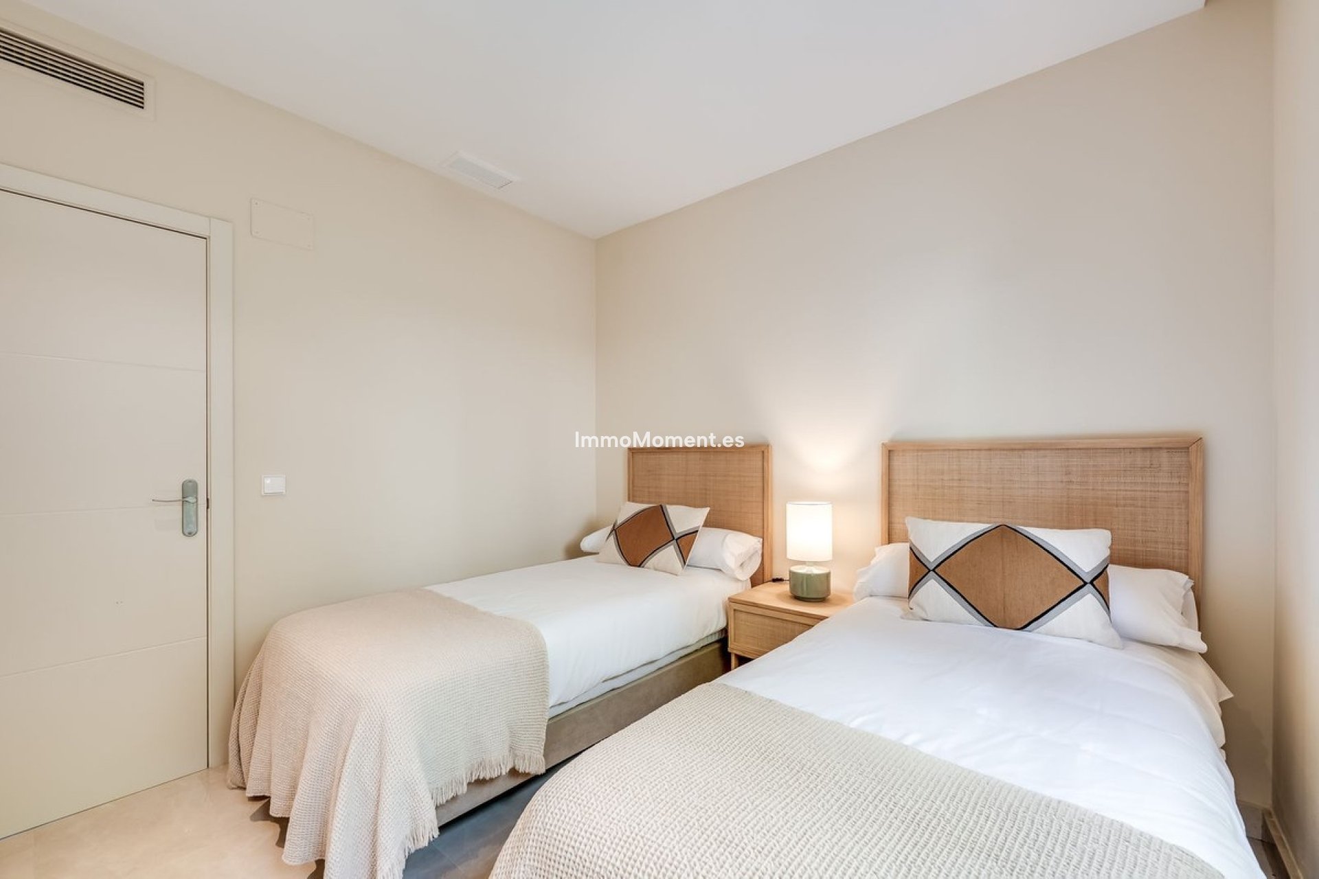 Resale - Apartment - Benahavís - La Quinta