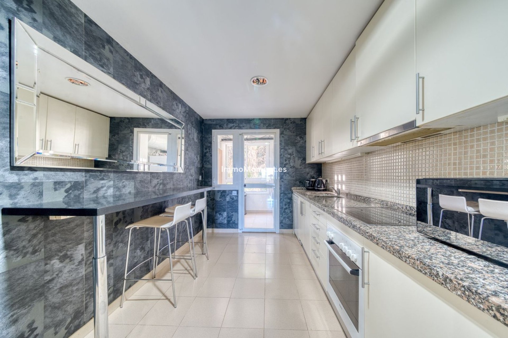 Resale - Apartment - Benahavís - La Quinta