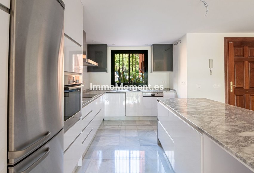 Resale - Apartment - Benahavís - La Quinta