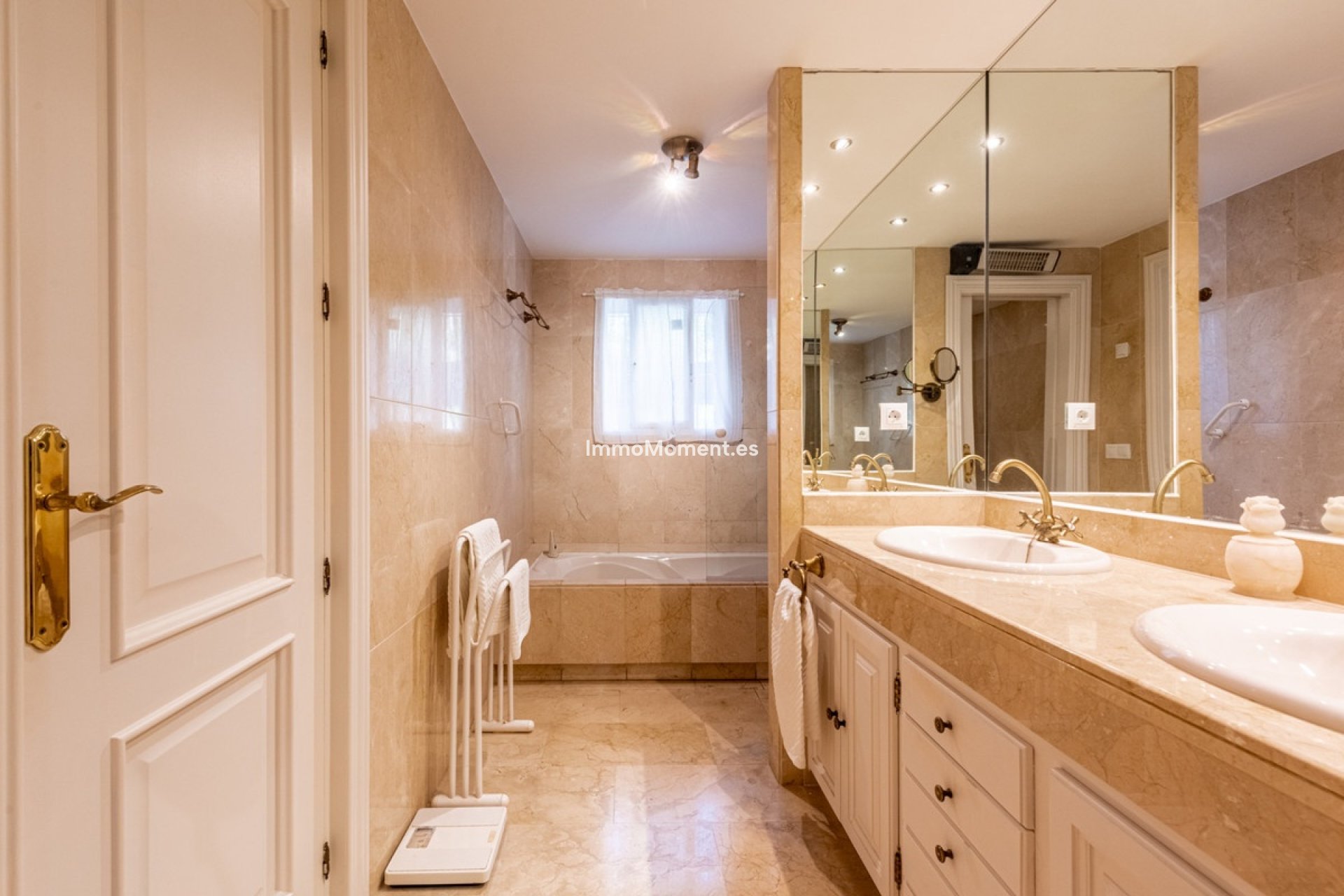 Resale - Apartment - Benahavís - La Quinta