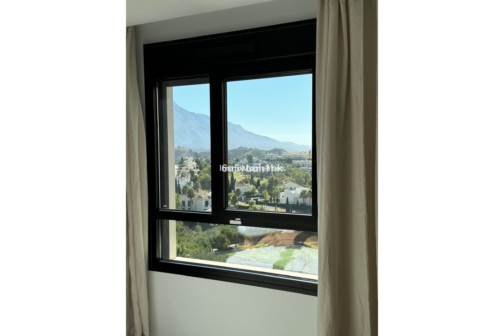 Resale - Apartment - Benahavís - La Quinta