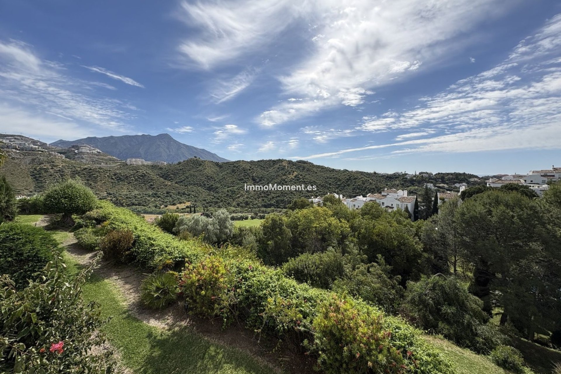 Resale - Apartment - Benahavís - La Quinta