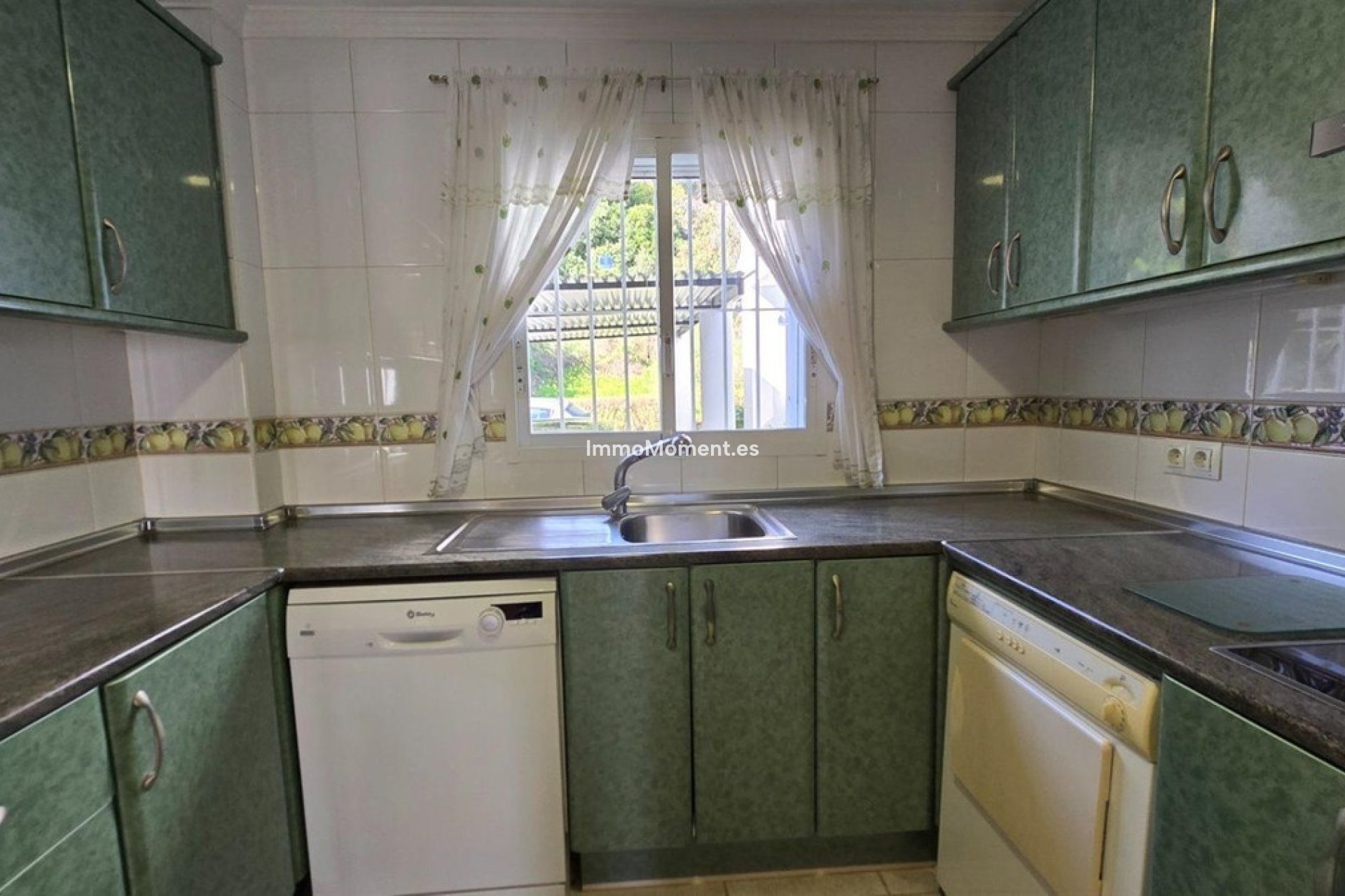 Resale - Apartment - Benahavís - La Quinta
