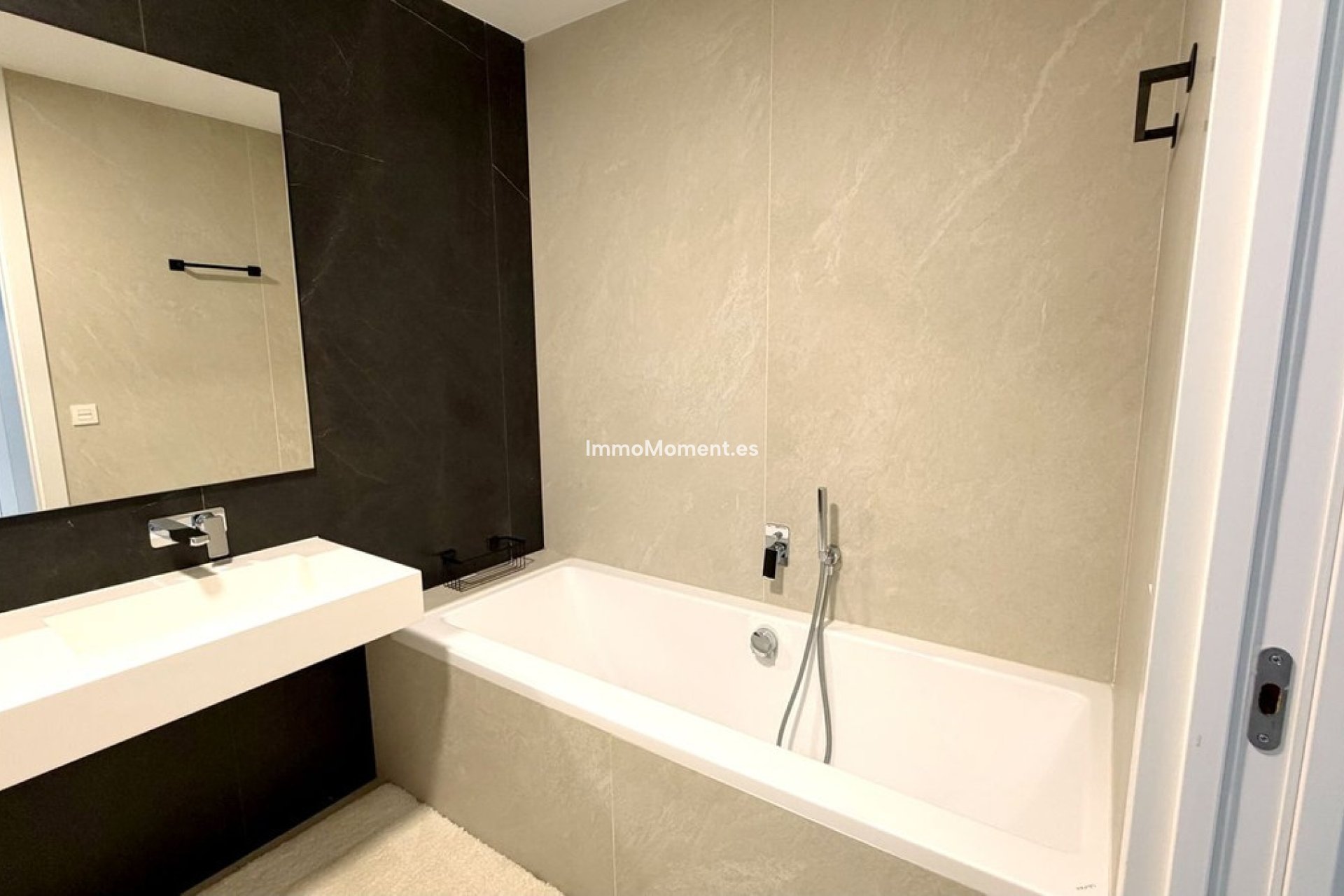 Resale - Apartment - Benahavís - La Quinta