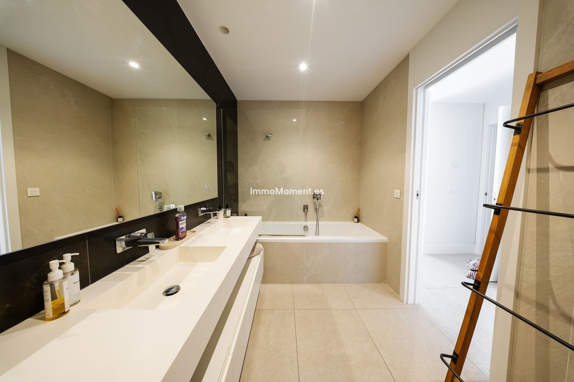 Resale - Apartment - Benahavís - La Quinta