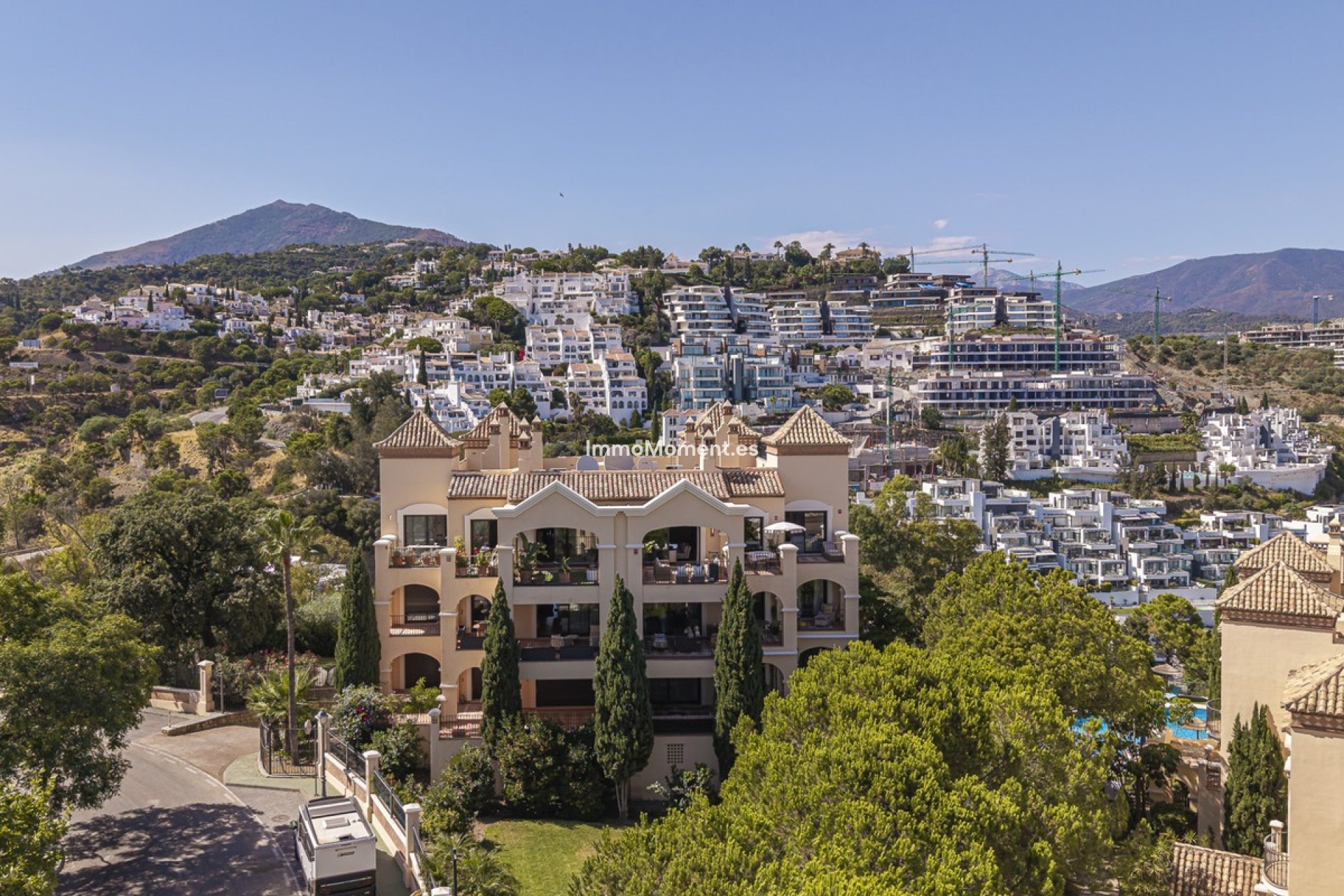 Resale - Apartment - Benahavís - La Quinta