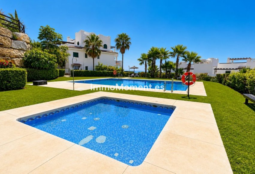 Resale - Apartment - Casares - Doña Julia
