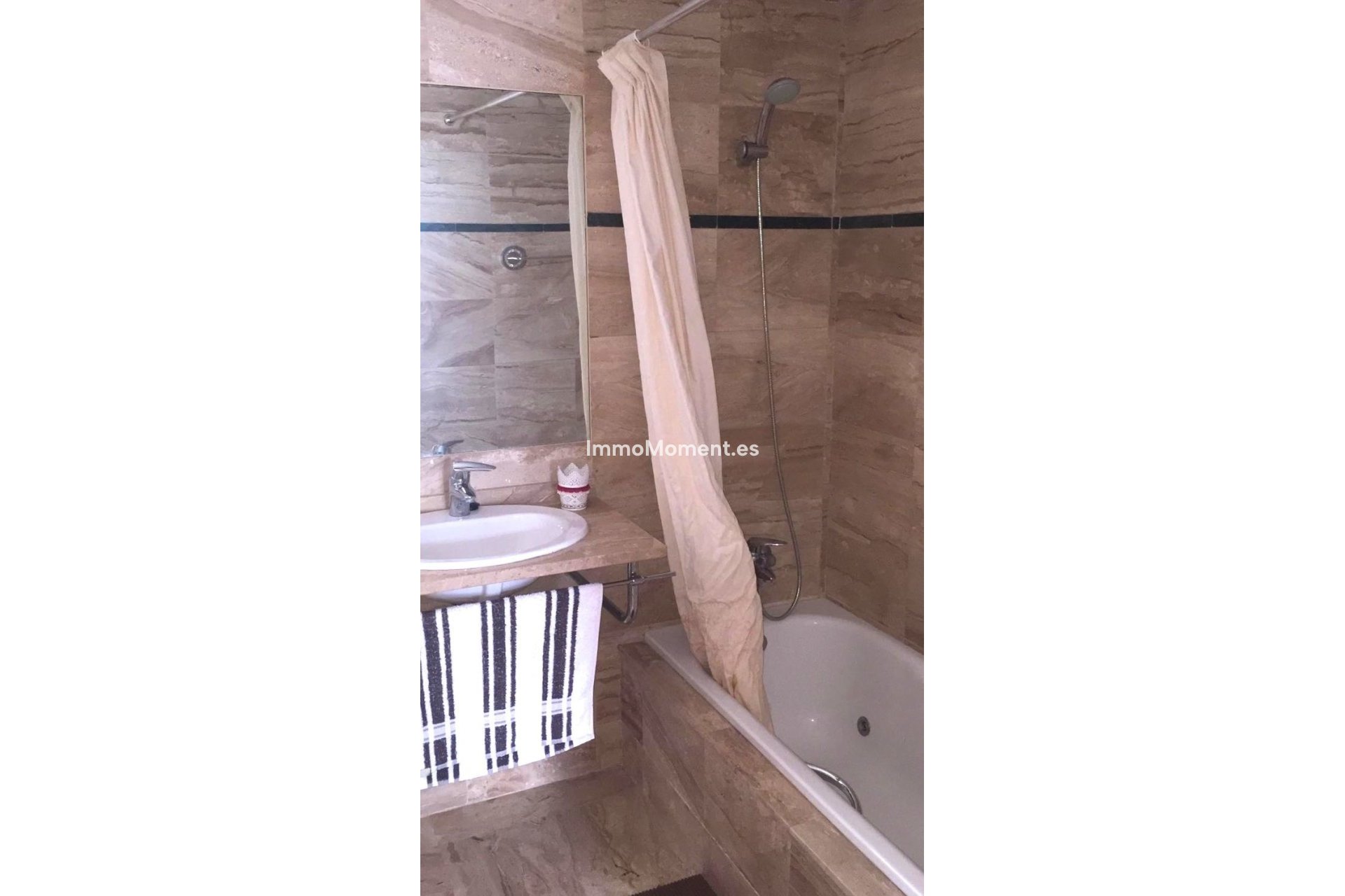 Resale - Apartment - Casares - Doña Julia