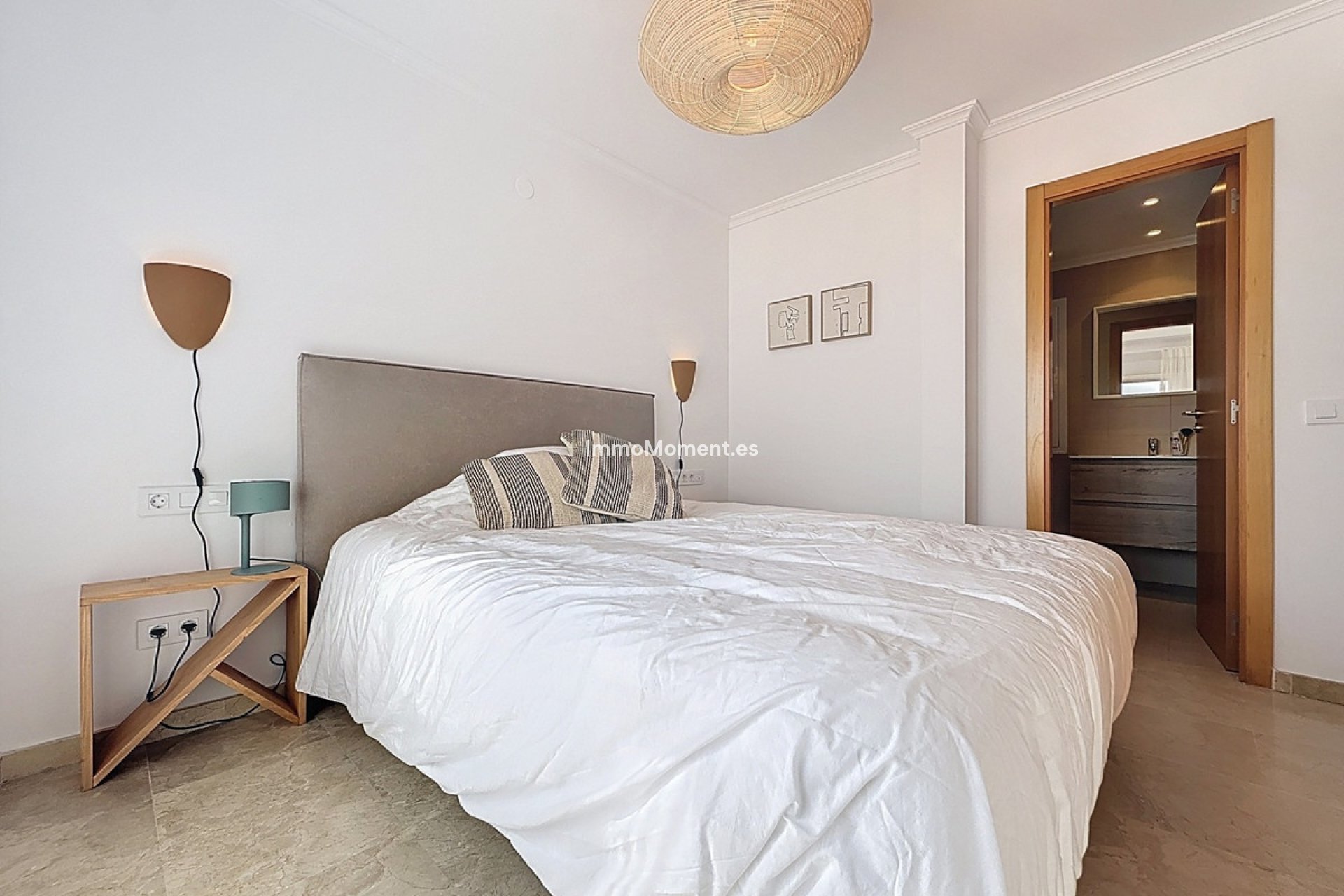 Resale - Apartment - Casares - Doña Julia