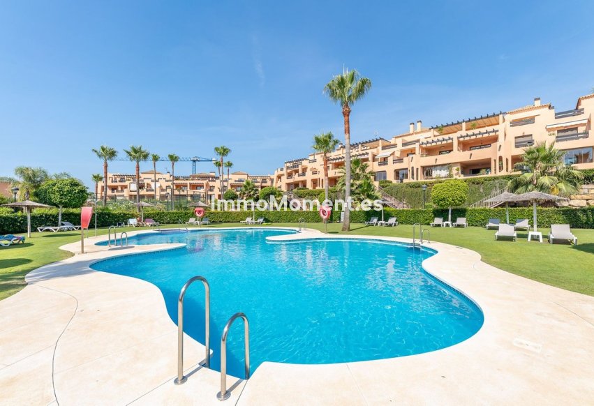 Resale - Apartment - Casares - Doña Julia