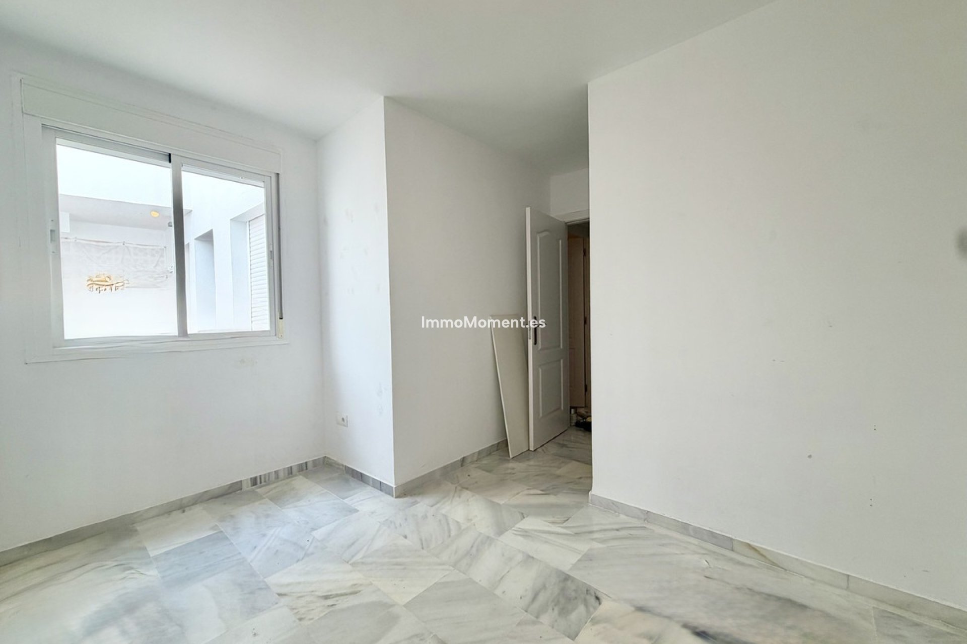 Resale - Apartment - Casares - Doña Julia